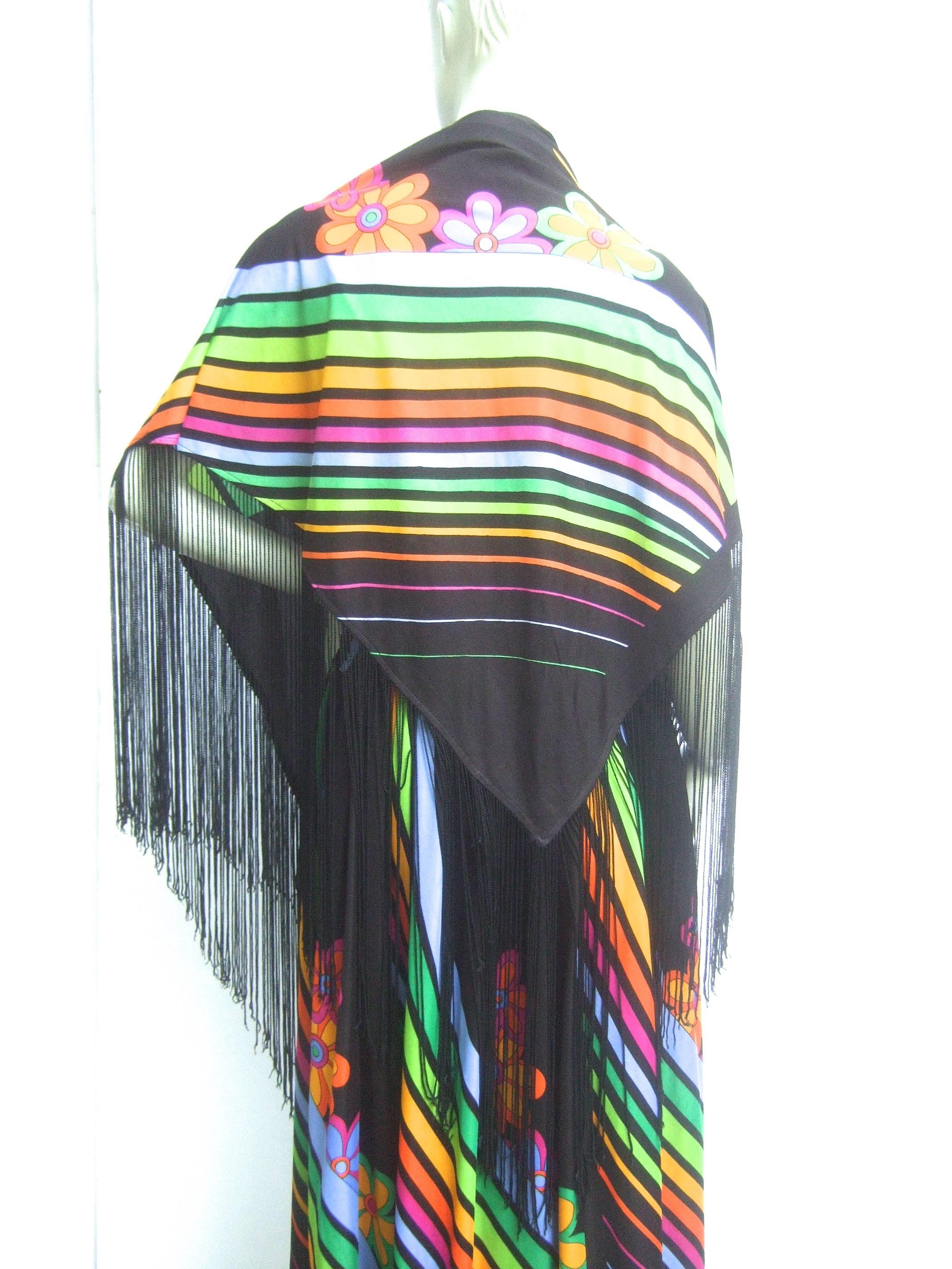 Superbe robe à corsage des années 70 avec cape à franges. en vente 2