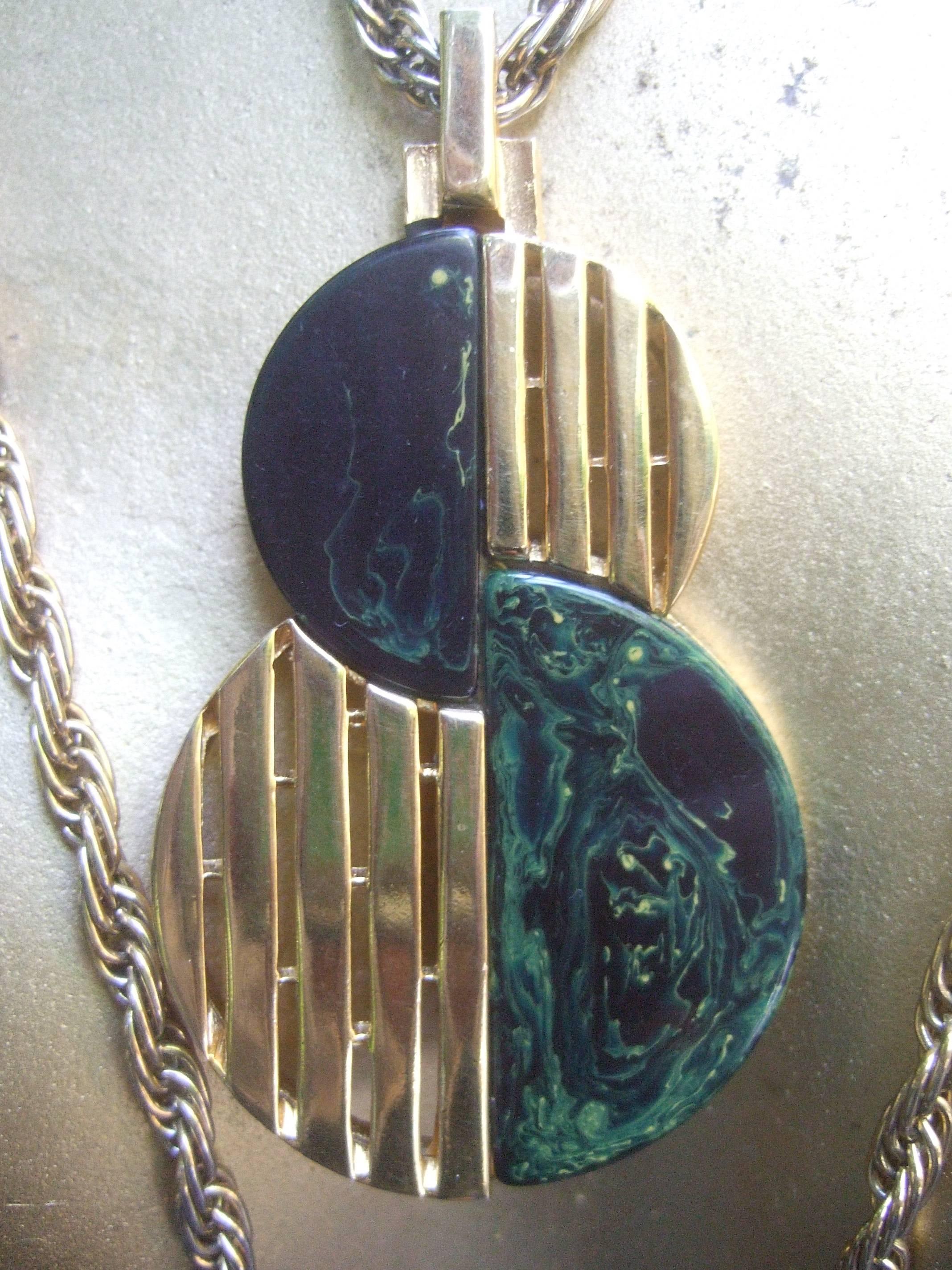 Trifari Sleek Gilt Metal Lucite Pendant Necklace c 1970 In Excellent Condition For Sale In University City, MO