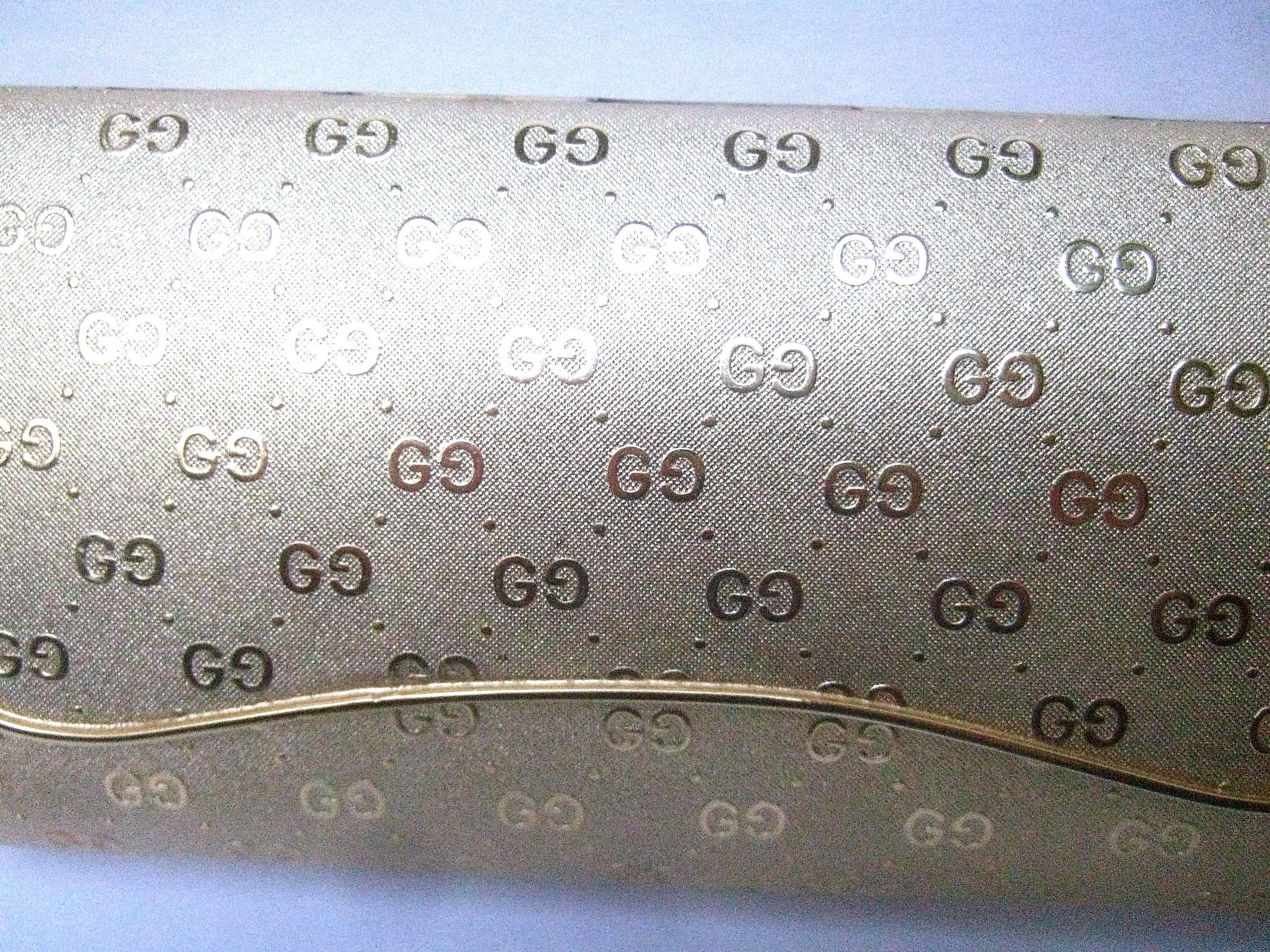 Gucci Opulent Gilt Metal Evening Clutch Bag c 1970s In Excellent Condition In University City, MO