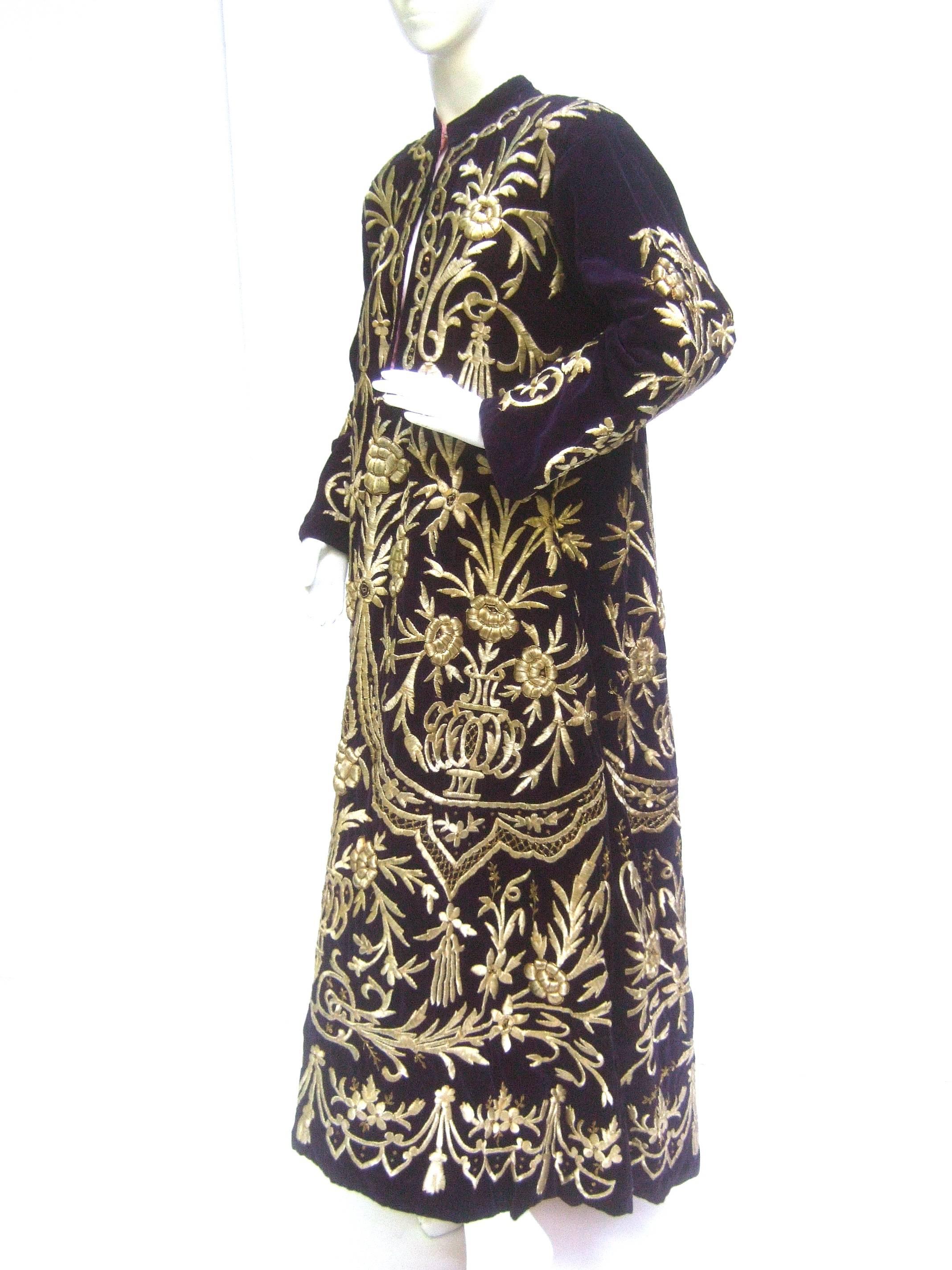 Exquisite Museum Worthy Aubergene Velvet Embroidered Metallic Caftan Robe In Good Condition In University City, MO