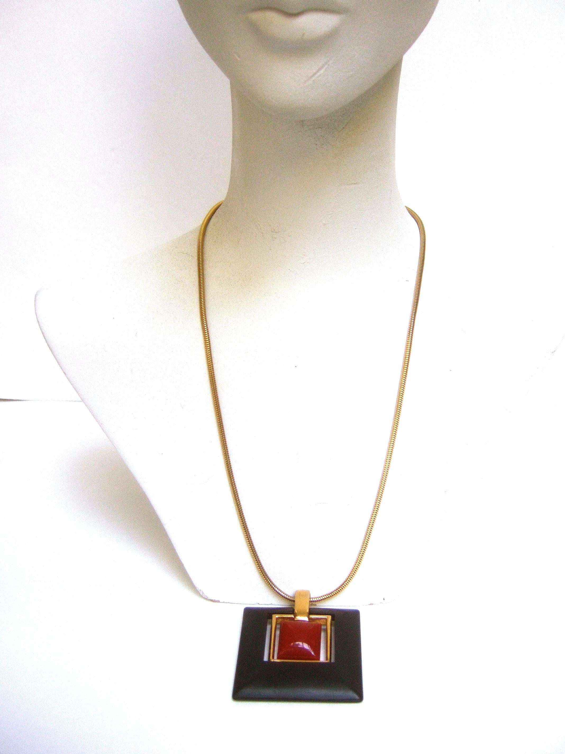 Trifari Mod Cinnabar & Ebony Resin Pendant Necklace c 1970 For Sale 4