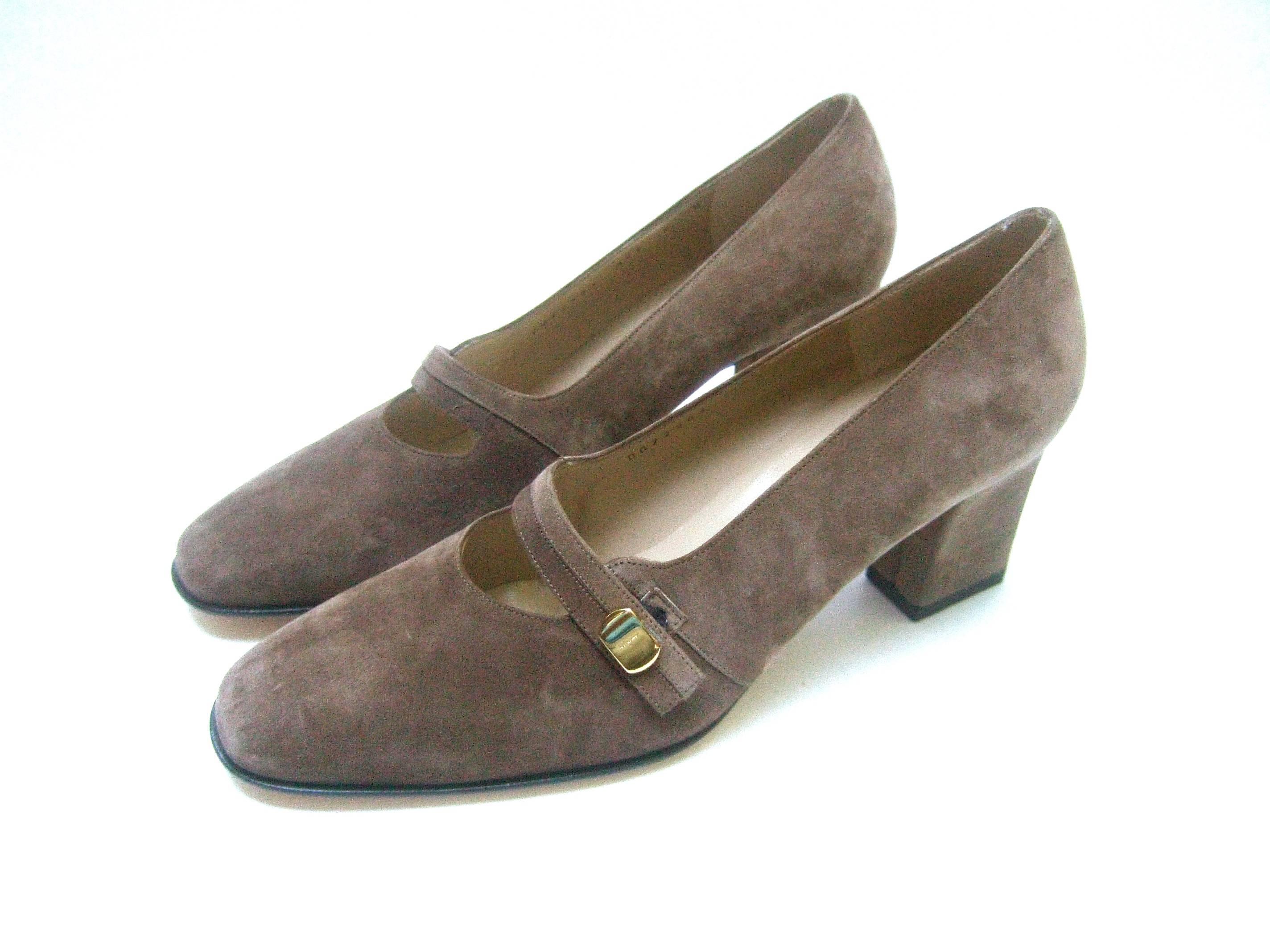 Salvatore Ferragamo Italy Mocha brown suede pumps 9 B 
The stylish designer shoes are covered with plush
light brown suede

Each shoe is adorned with a small gilt metal stationary
buckle inscribed Ferragamo. The suede pumps are new
vintage in