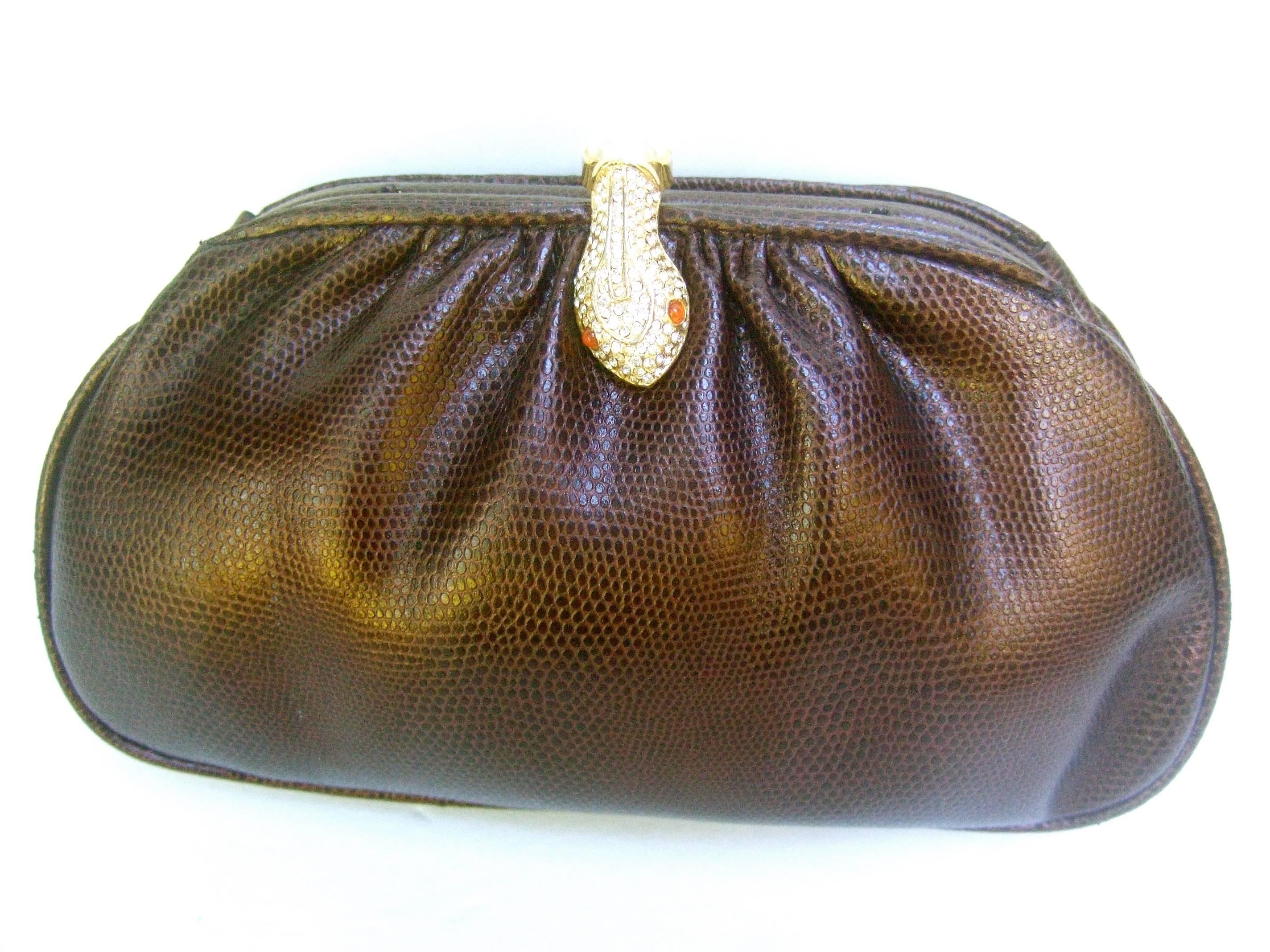 Opulent Jewelers Serpent Clasp Evening Bag Excellent état - En vente à University City, MO