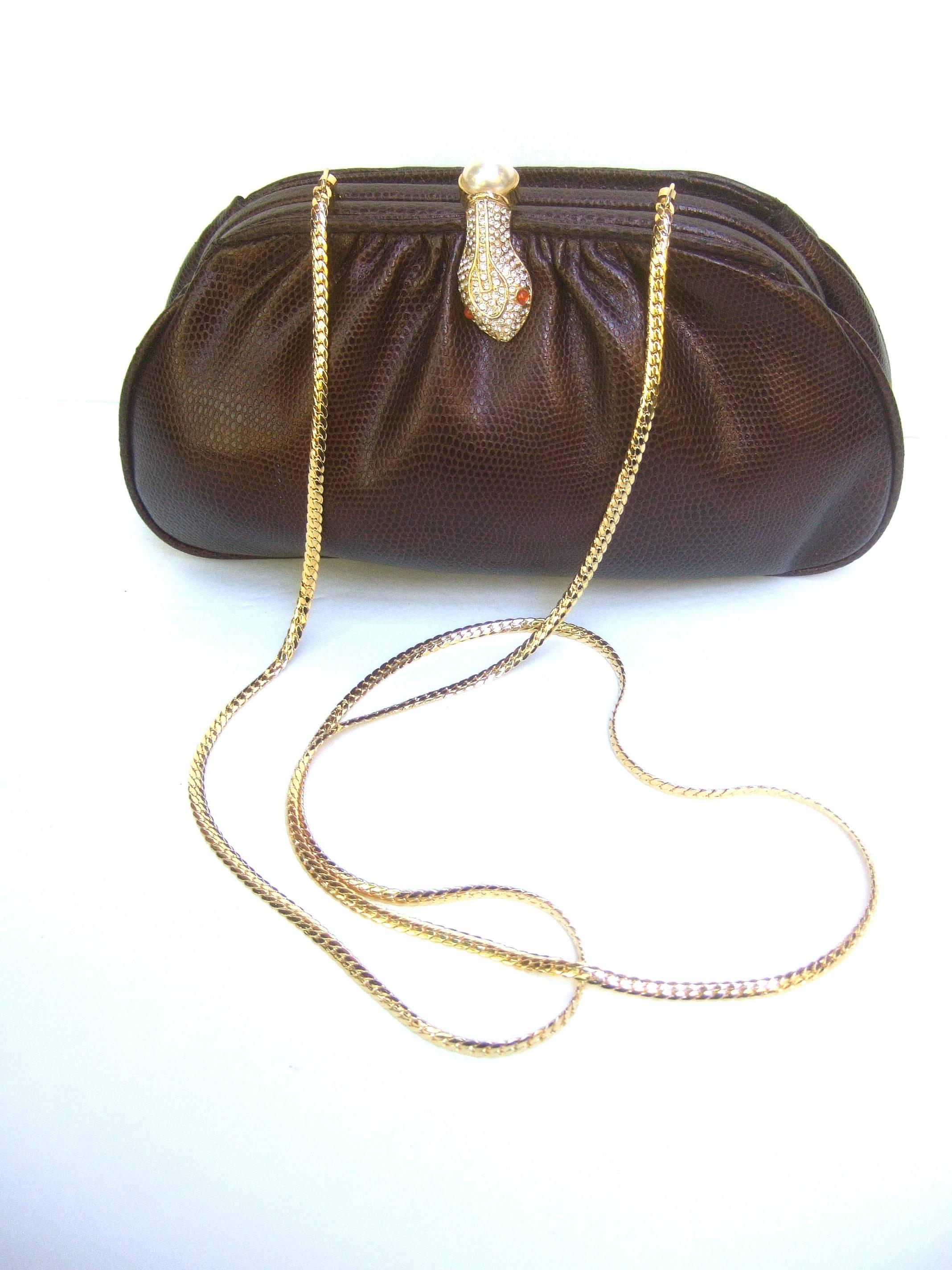 Opulent Jewelers Serpent Clasp Evening Bag en vente 3