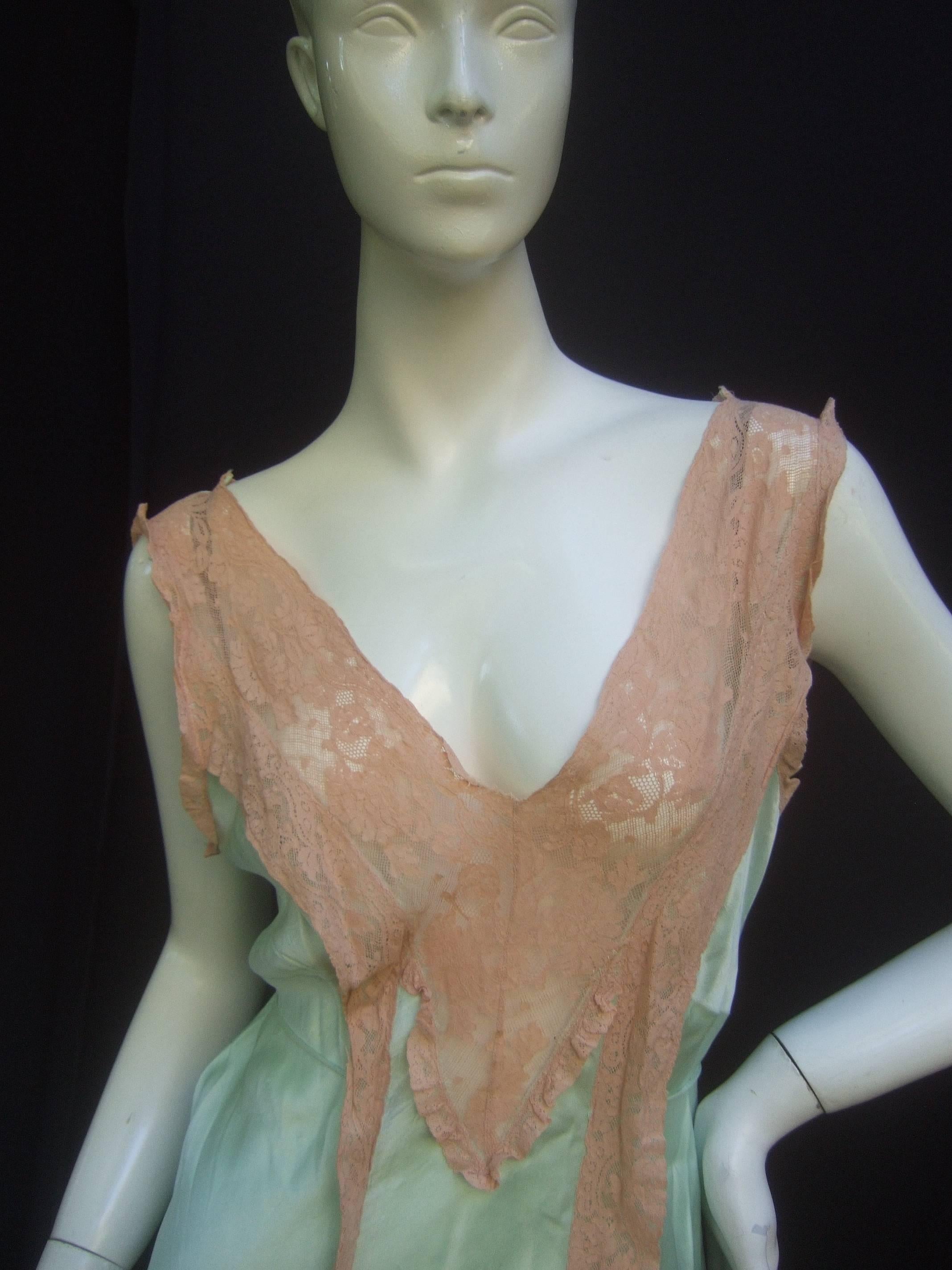 1940s Luxurious Mint Green Silk Gown  In Excellent Condition In University City, MO