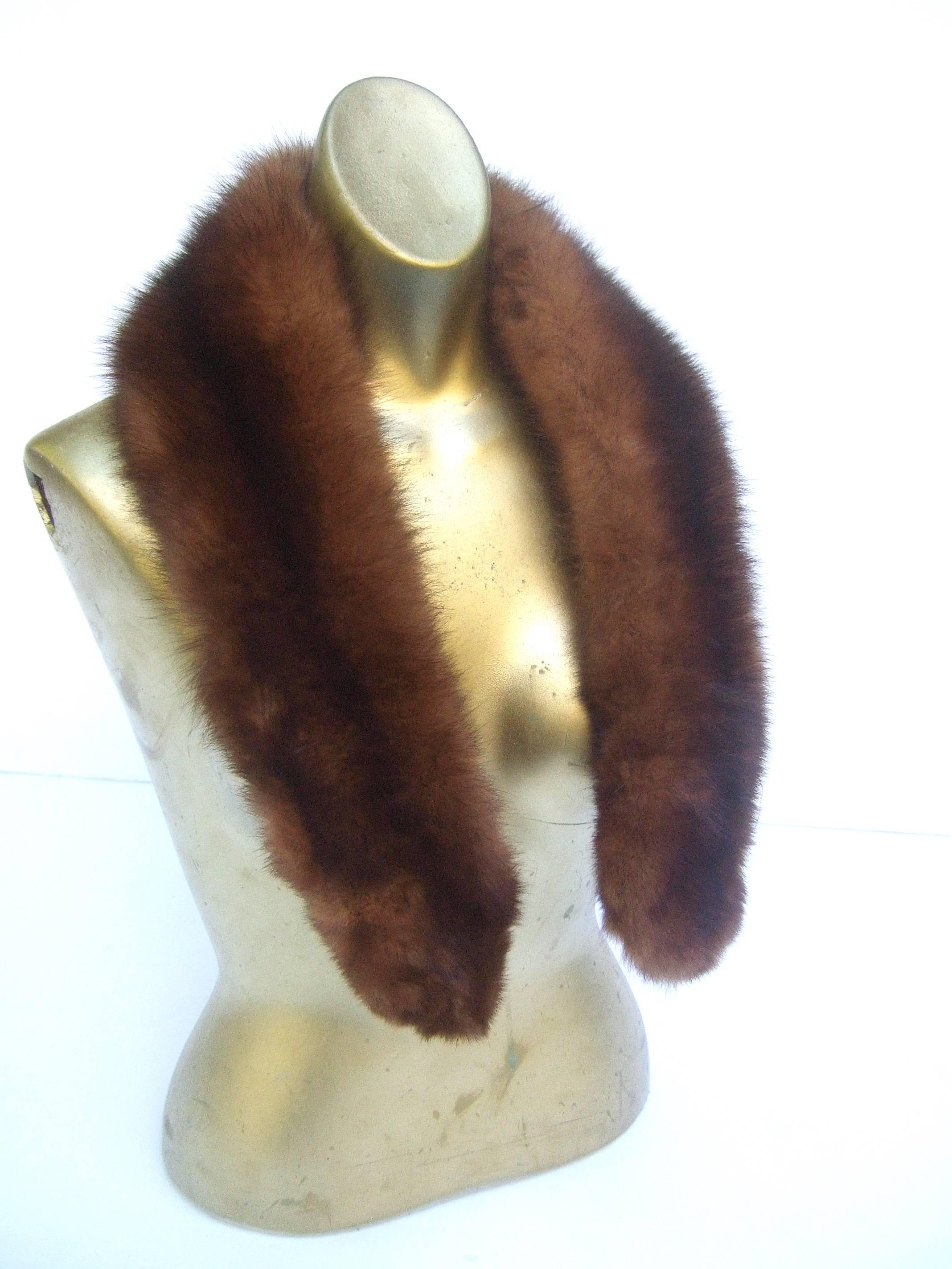 Luxurious Plush Sable Fur Collar c 1960 In Excellent Condition In University City, MO