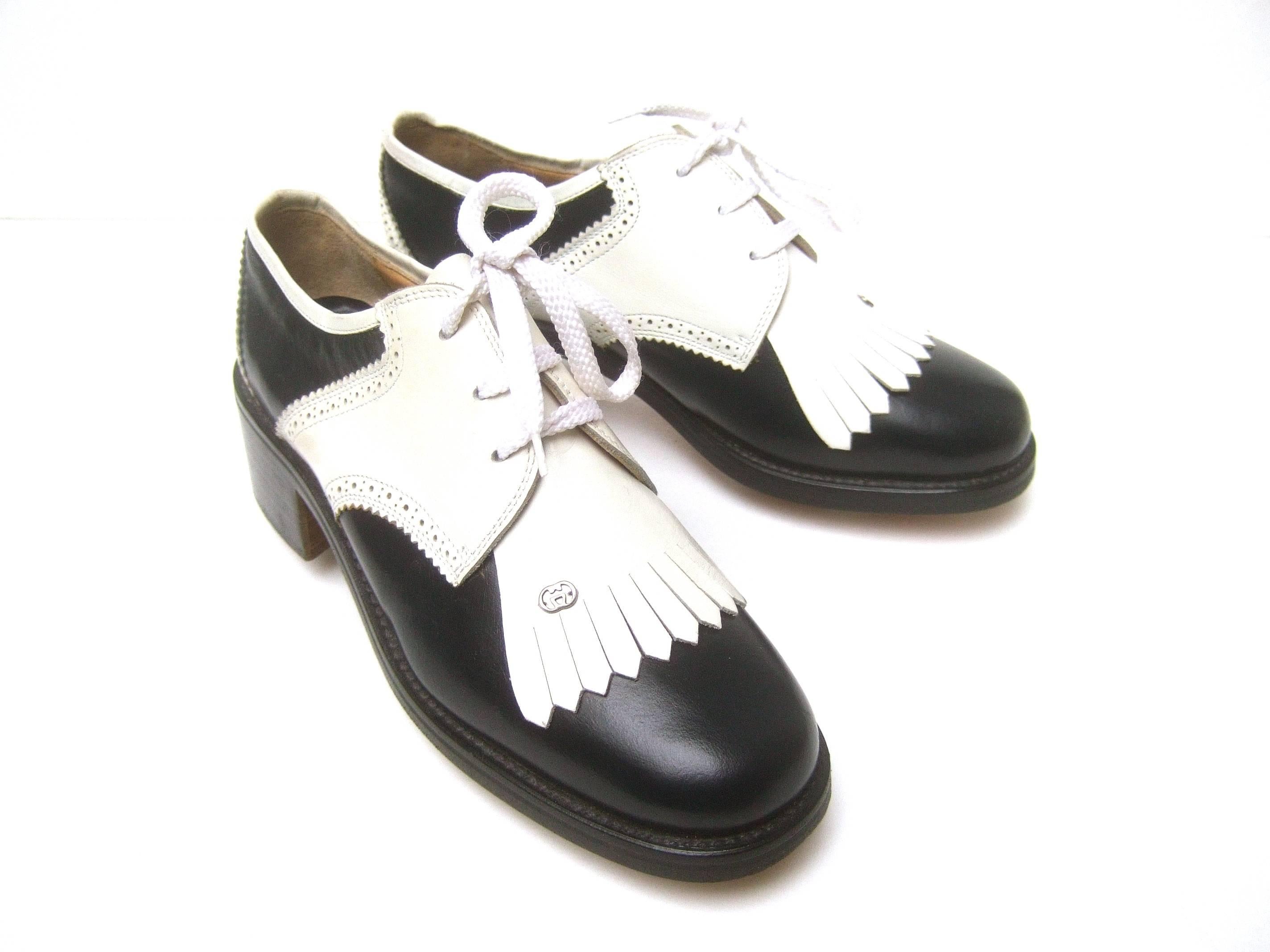 Gucci Womens Rare Leather Brogue Golf Shoes c 1980s In New Condition In University City, MO