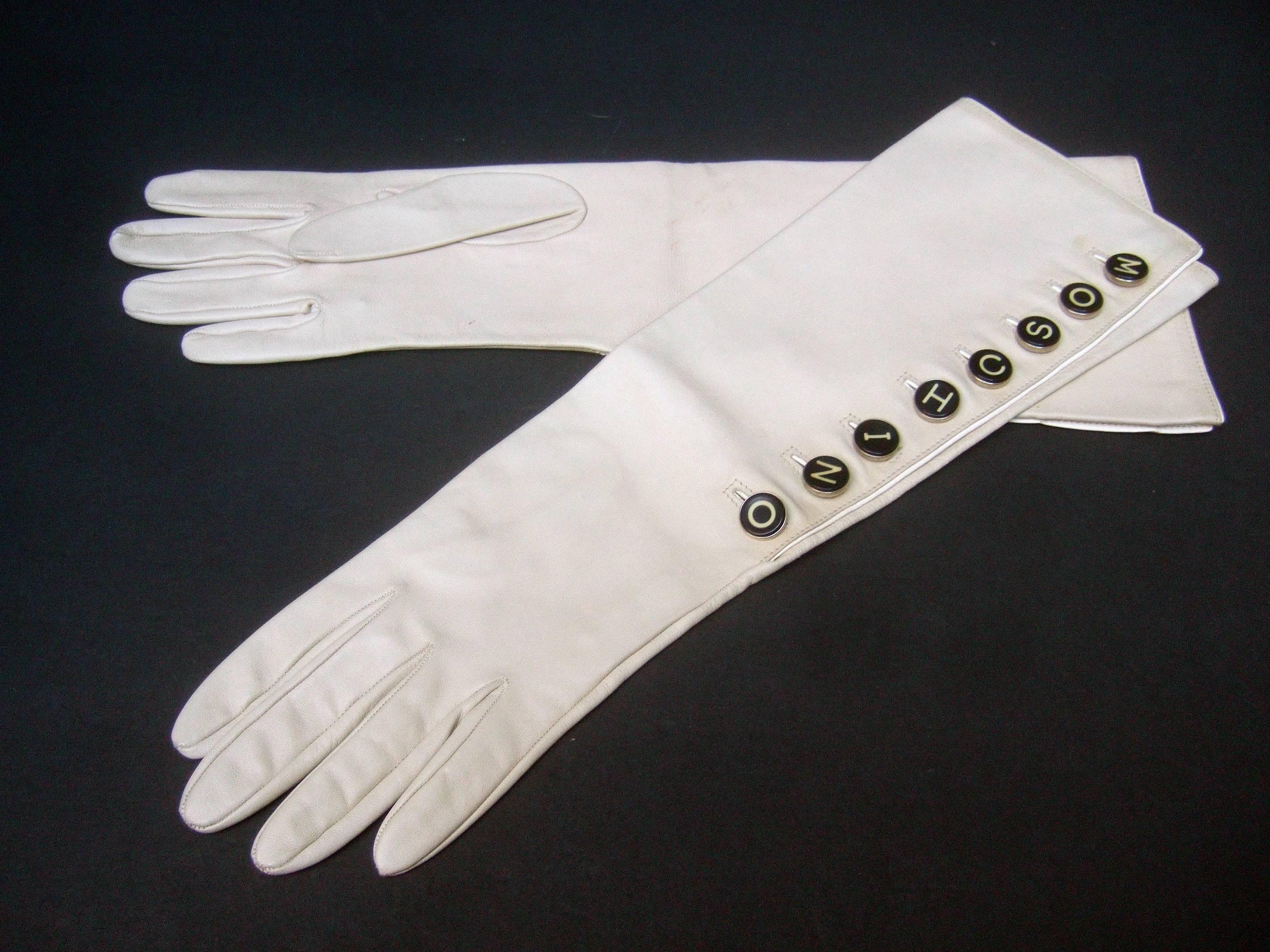 gloves with buttons
