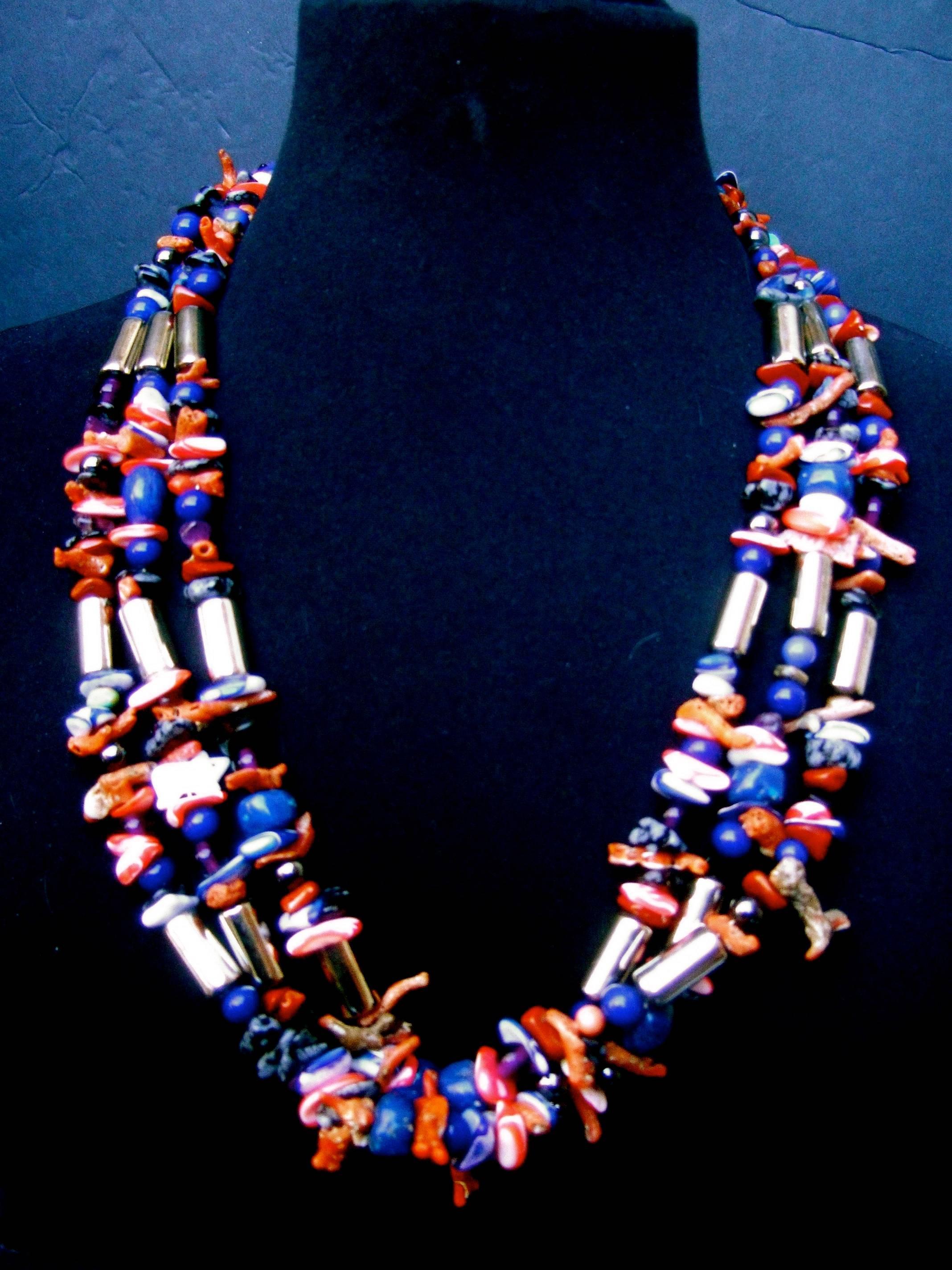 Statement-Halskette aus exotischem Kunsthandwerk Koralle und Lapis Halbedelstein  im Angebot 1