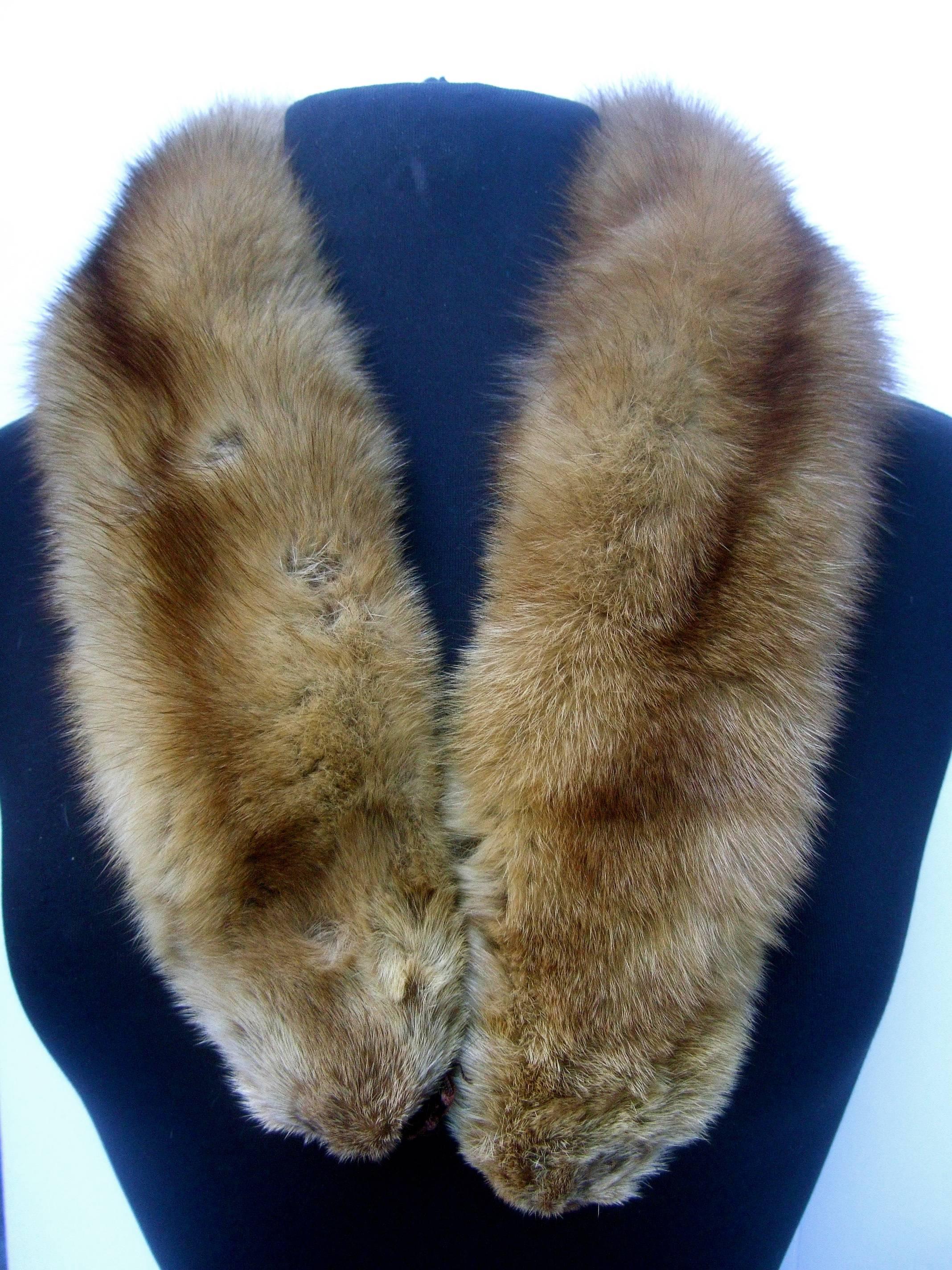 Luxurious Plush Sable Fur Collar ca 1960s  In Excellent Condition In University City, MO