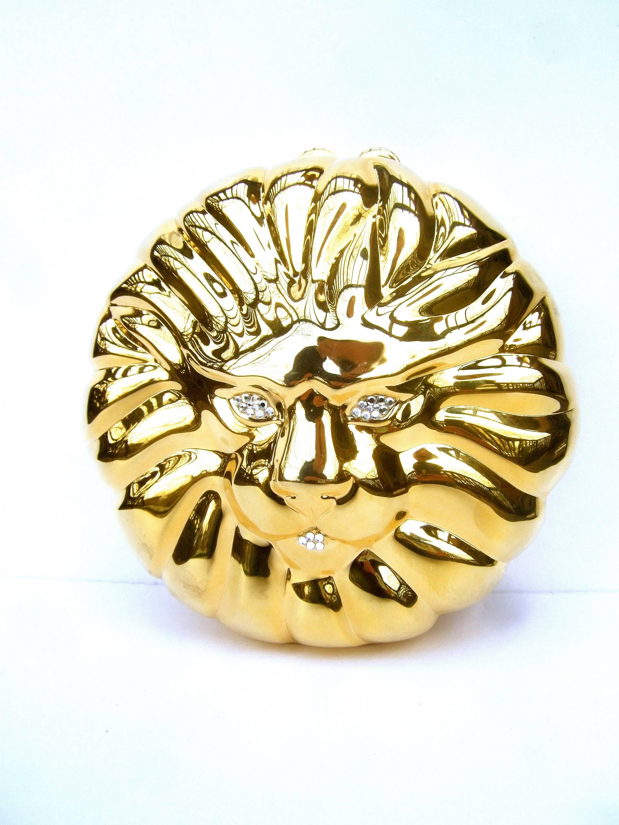 Sac de soirée élégant en métal doré à face de lion, vers 1980 Pour femmes en vente