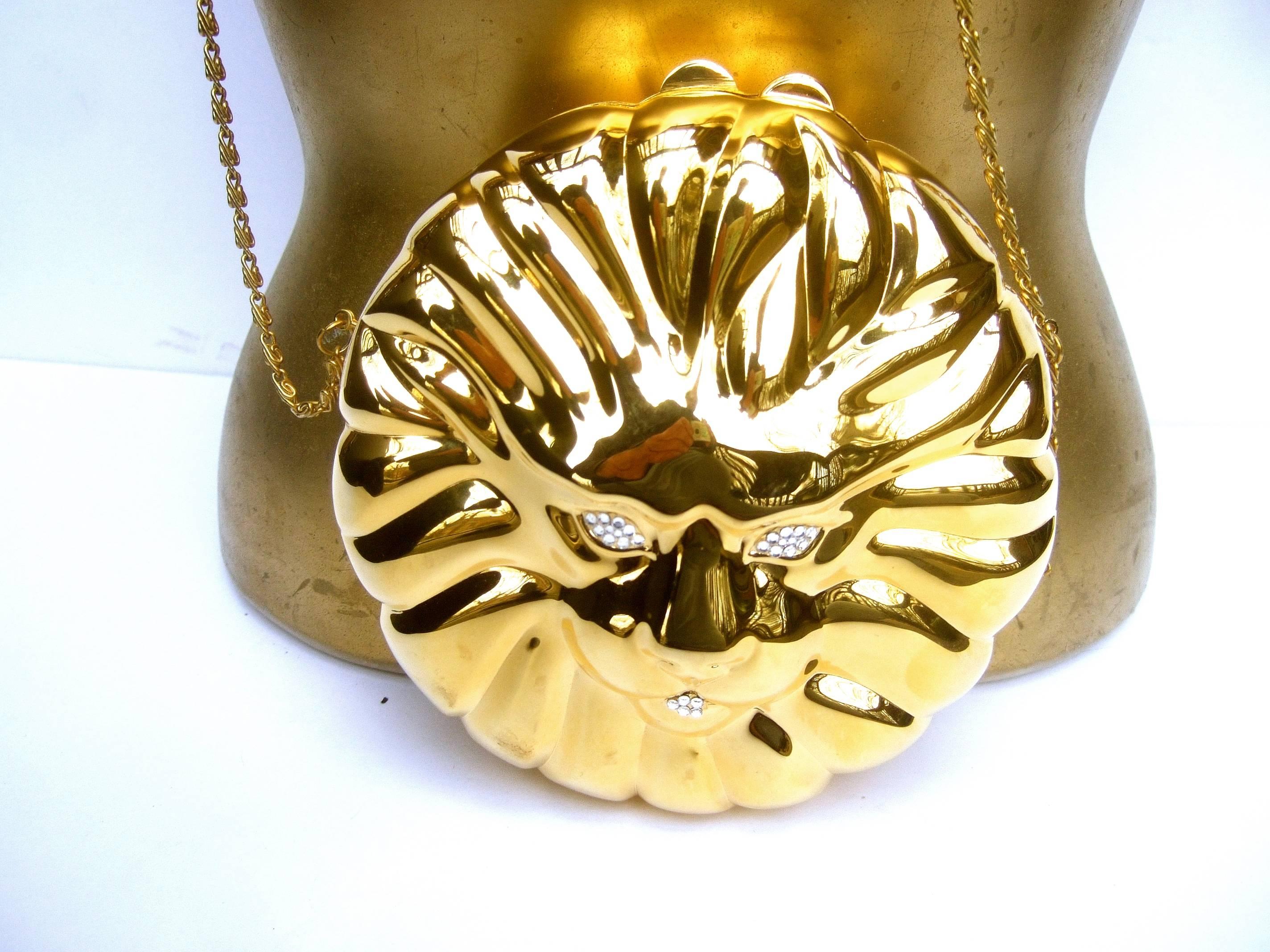 Sac de soirée élégant en métal doré à face de lion, vers 1980 en vente 5