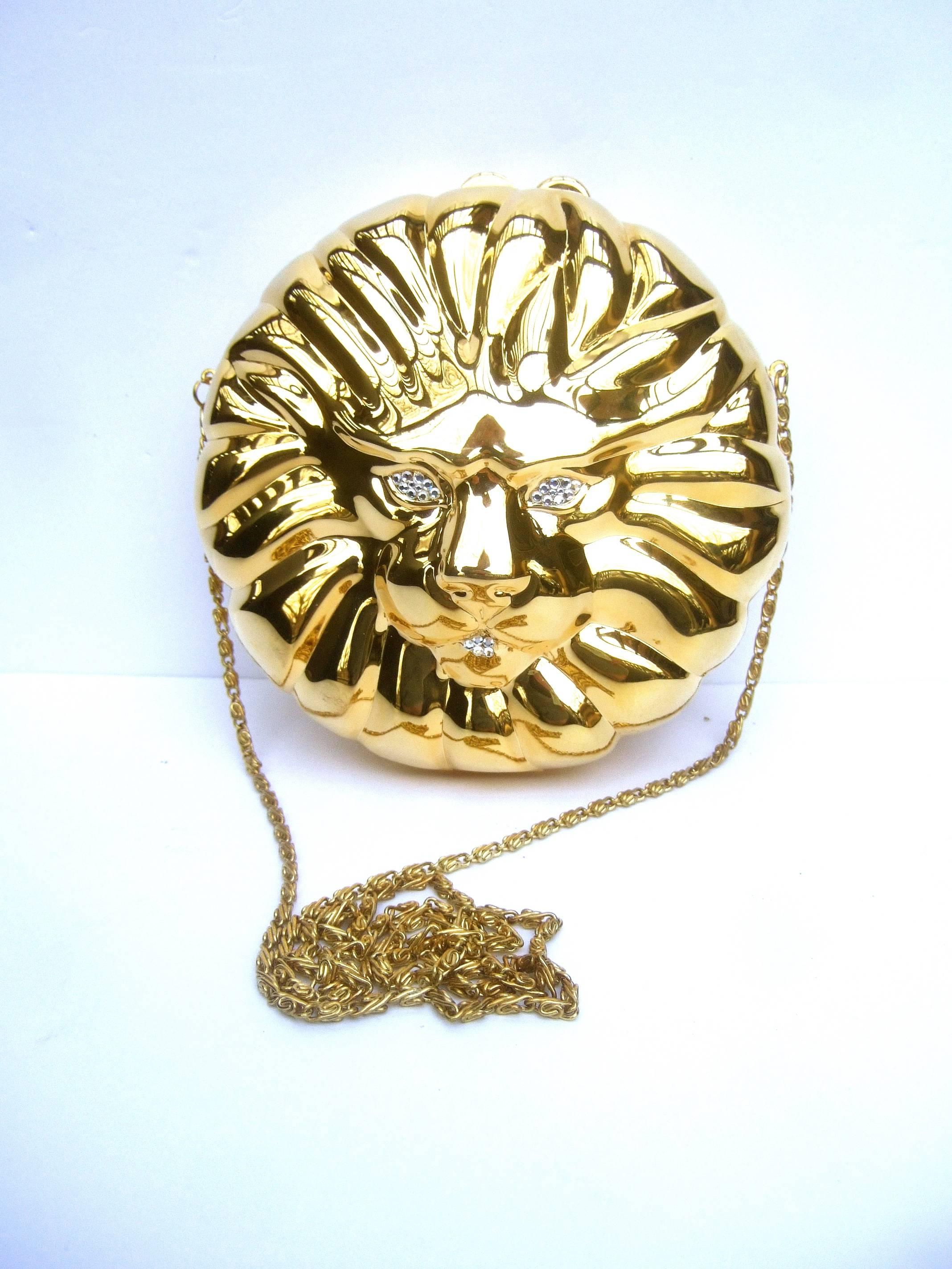 Sac de soirée élégant en métal doré à face de lion, vers 1980 en vente 3