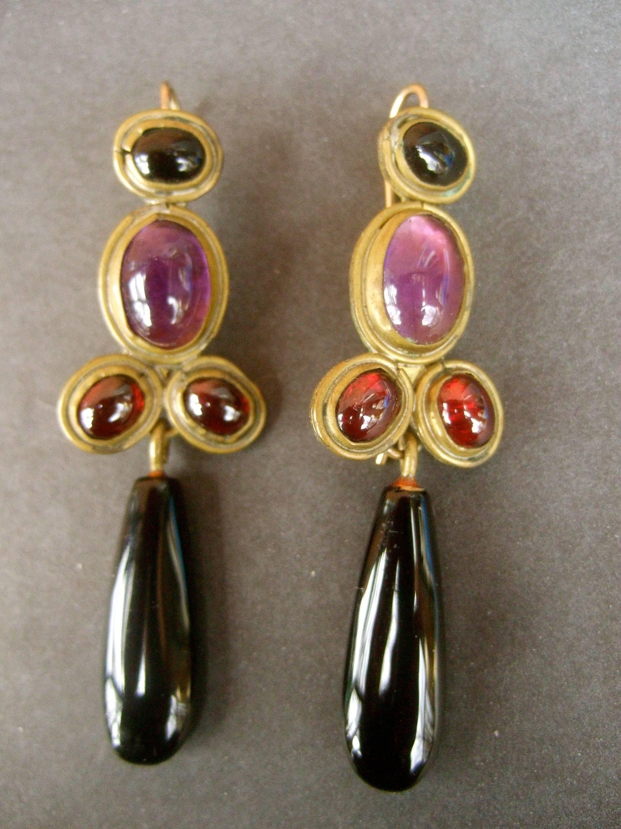 Donna Orecchini pendenti semi preziosi artigianali Opulent Artisan di Karen Seberi in vendita