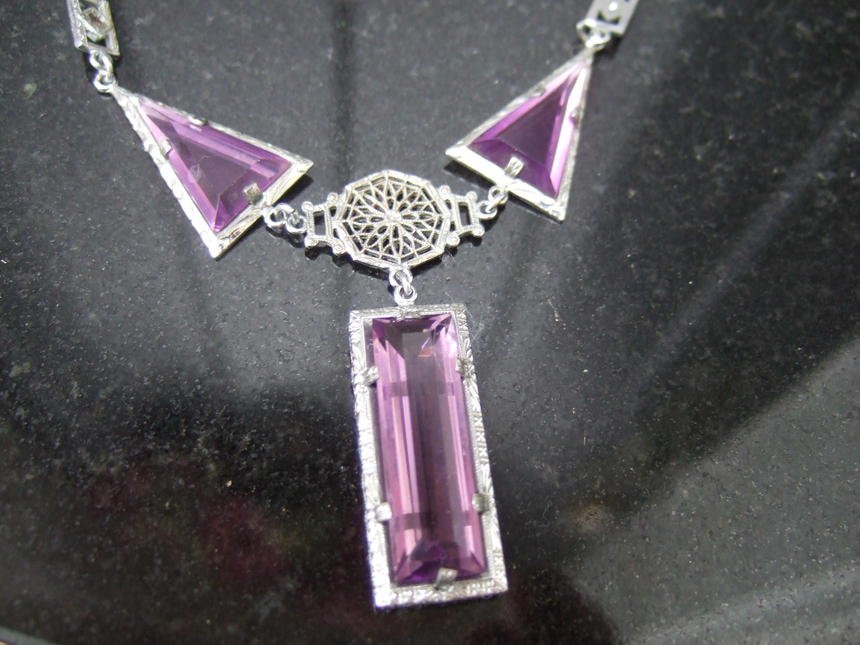 Collana e bracciale in cristallo color ametista Art Deco, 1930 ca. In condizioni buone in vendita a University City, MO