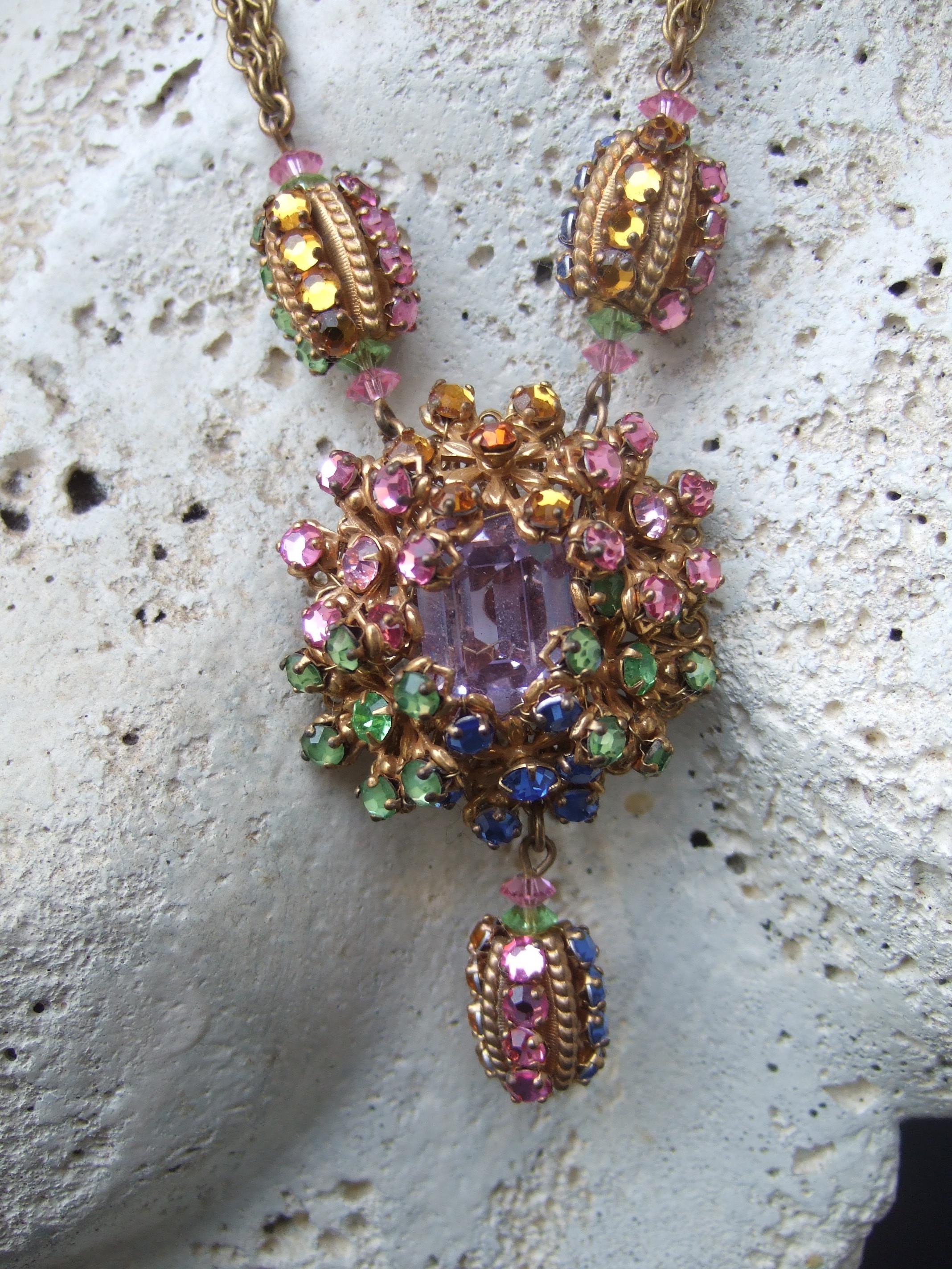 Miriam Haskell Pastellfarbene Glas-Kristall-Halskette & baumelnde Ohrclips  c 1960 im Angebot 4