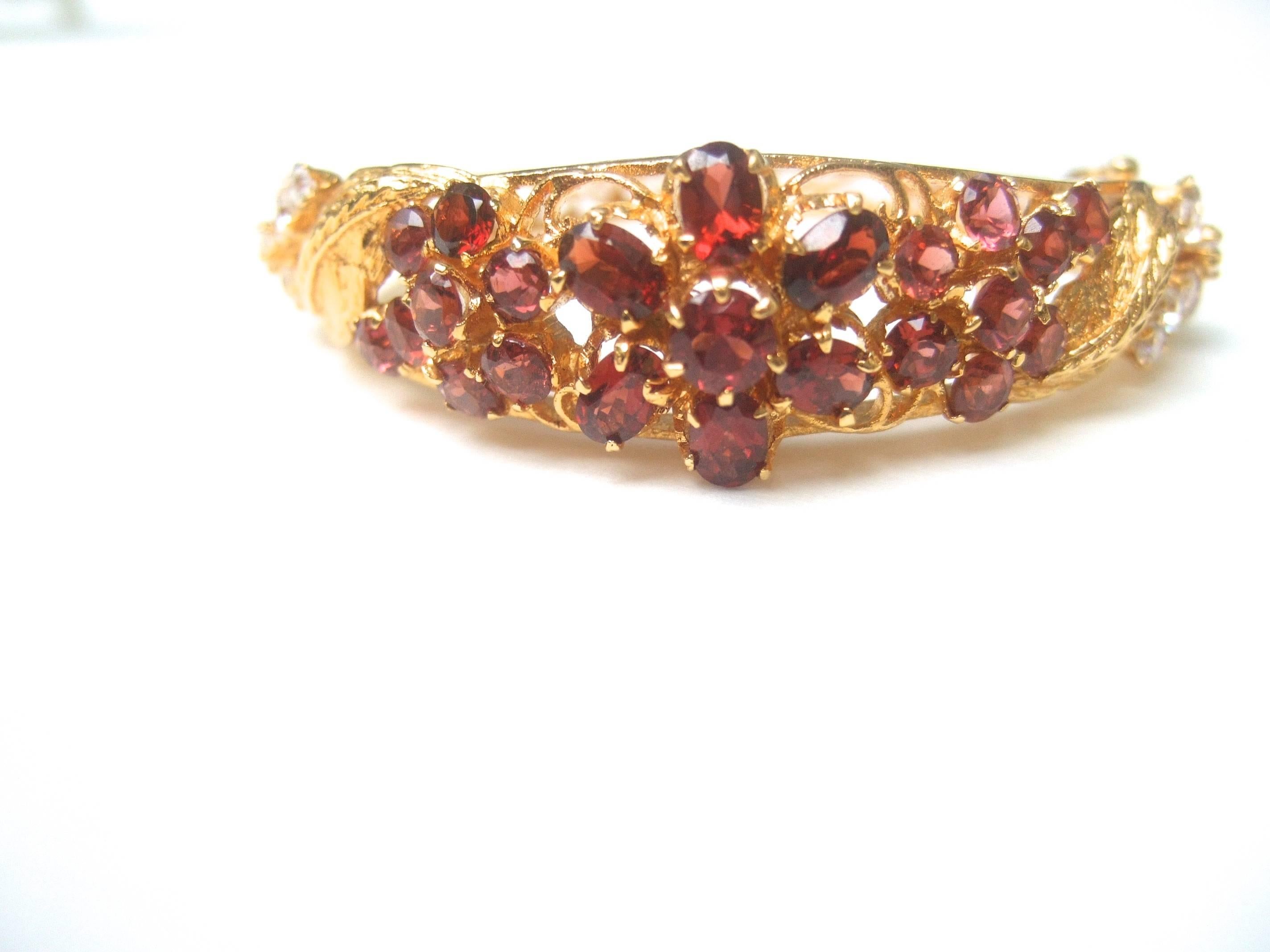 Exquisite Crystal Gilt Metal Hinged Leaf Bracelet  For Sale 5