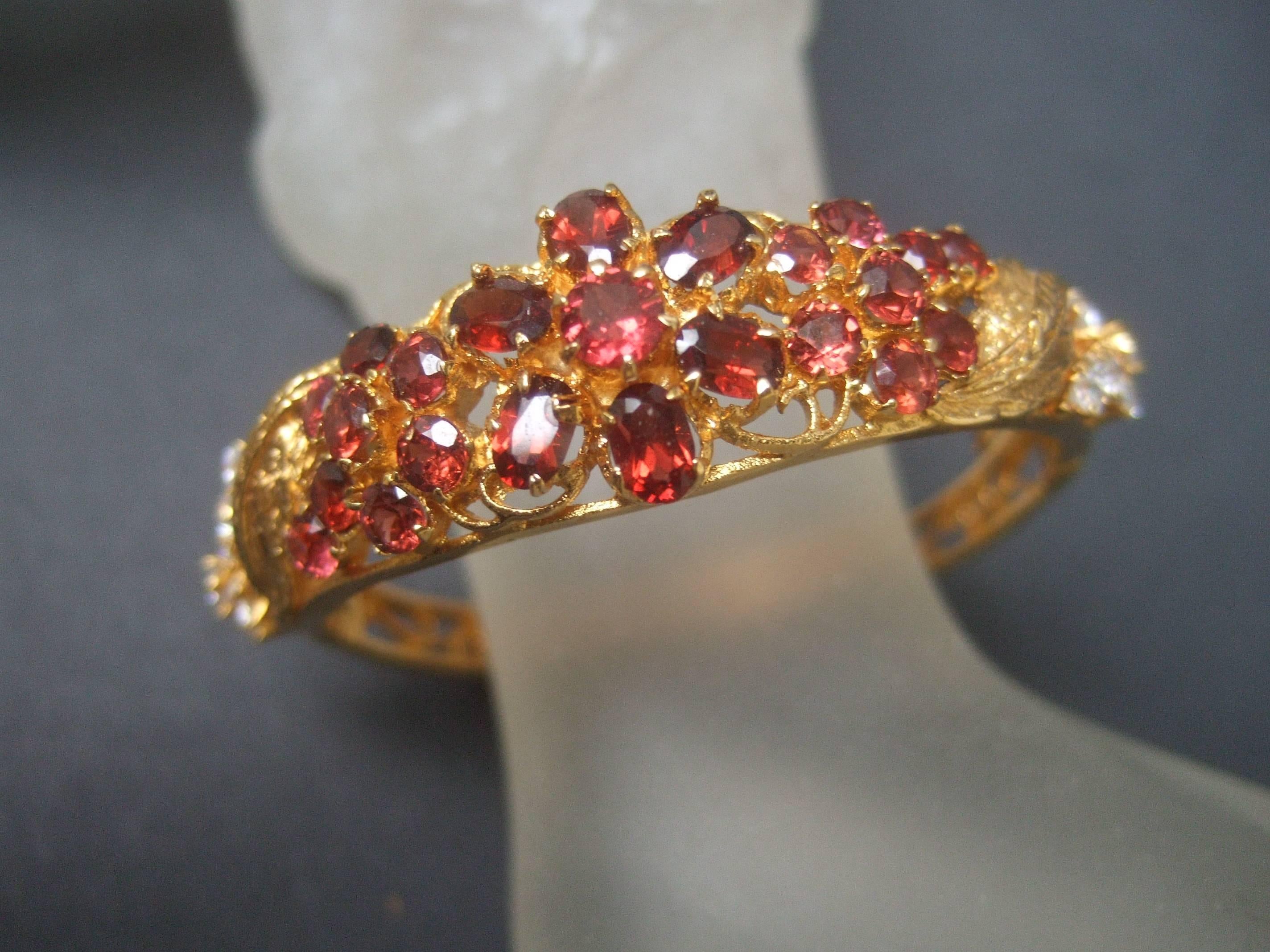 Exquisite Crystal Gilt Metal Hinged Leaf Bracelet  For Sale 6