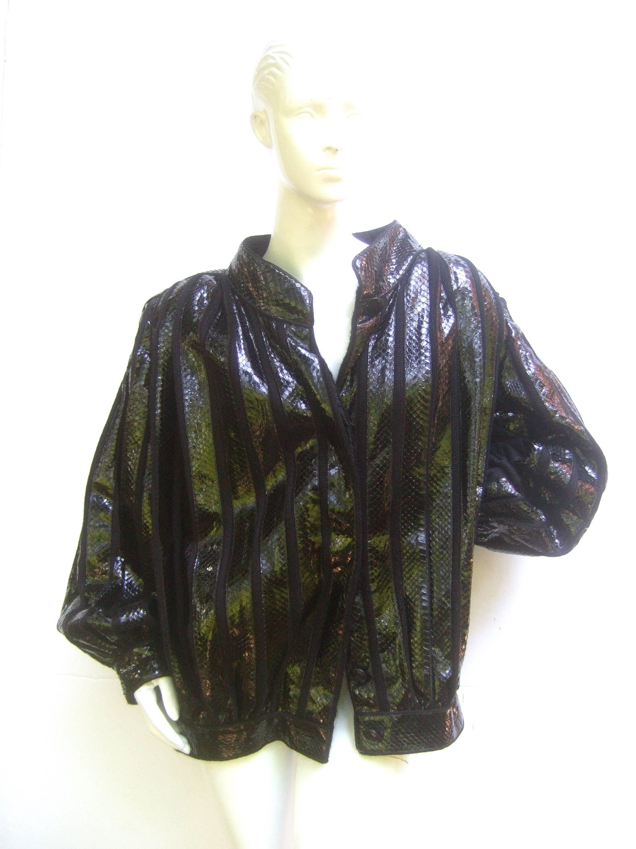 Giacca esotica Avant Garde in pelle di serpente di Neiman Marcus Taglia 44 in vendita 5