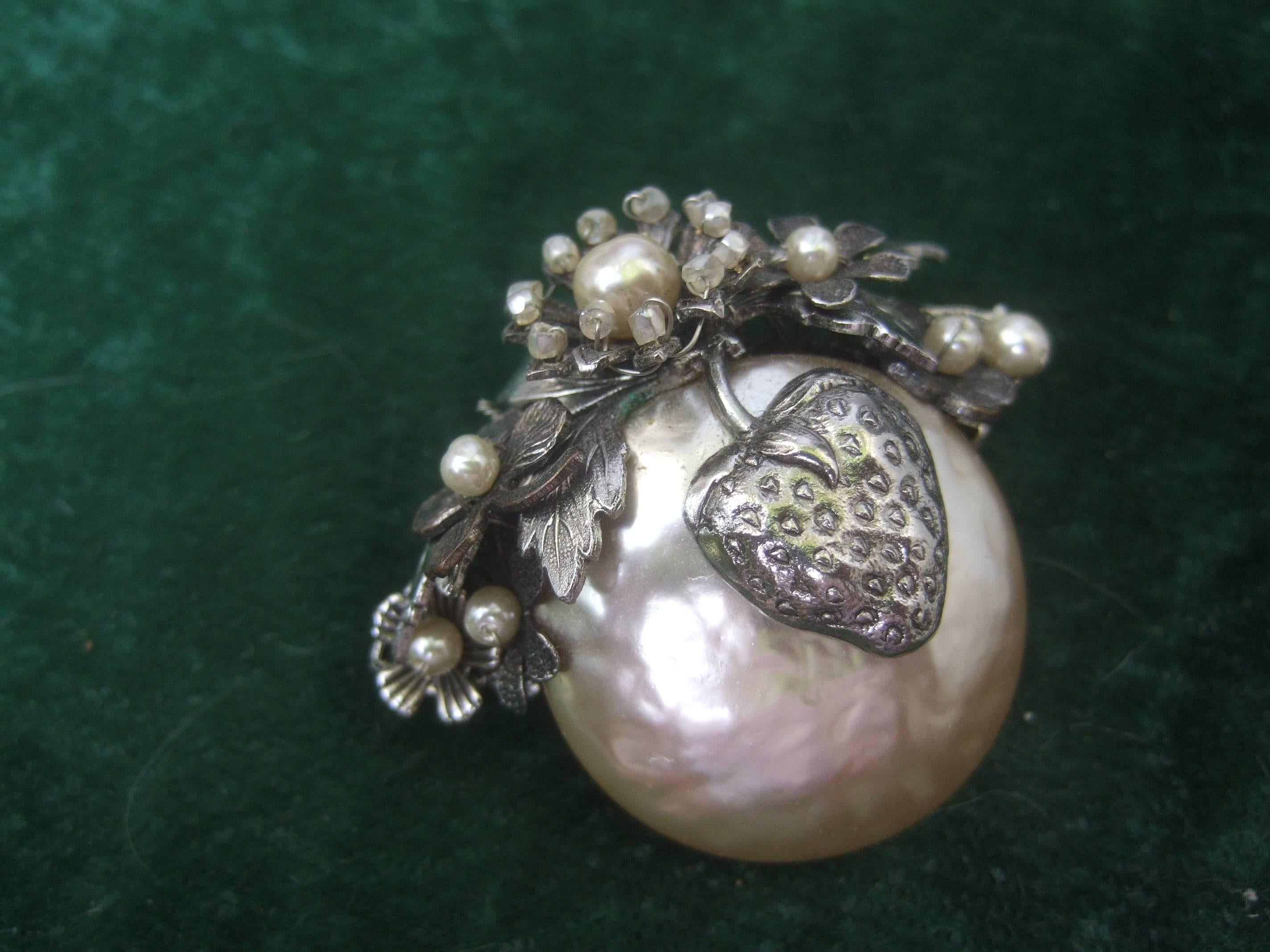 Miriam Haskell Elegant Baroque Glass Pearl Strawberry Brooch ca 1950 In Excellent Condition In University City, MO