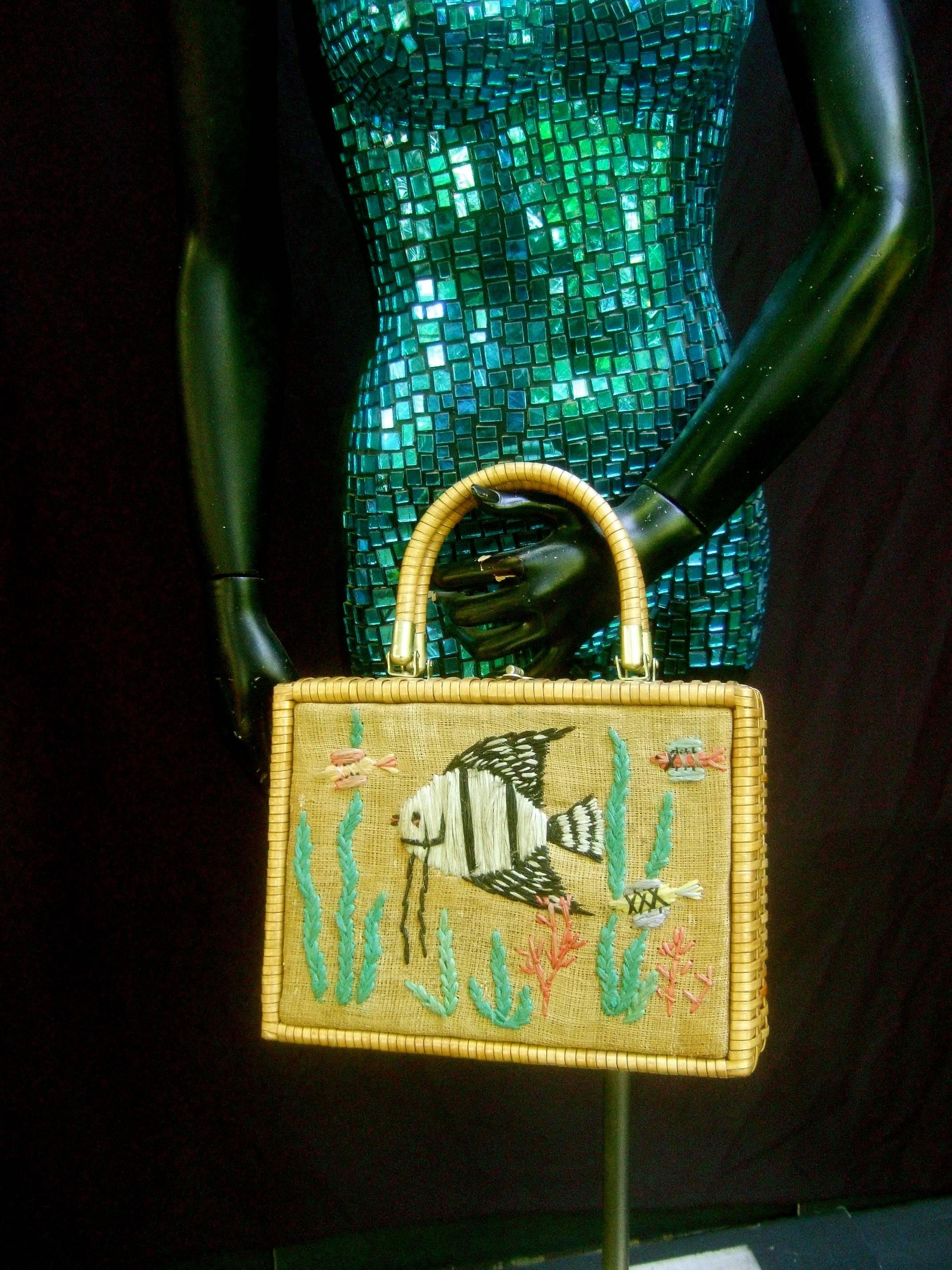 Whimsical Wicker Straw Embroidered Sea Life Handbag ca 1960 In Good Condition In University City, MO