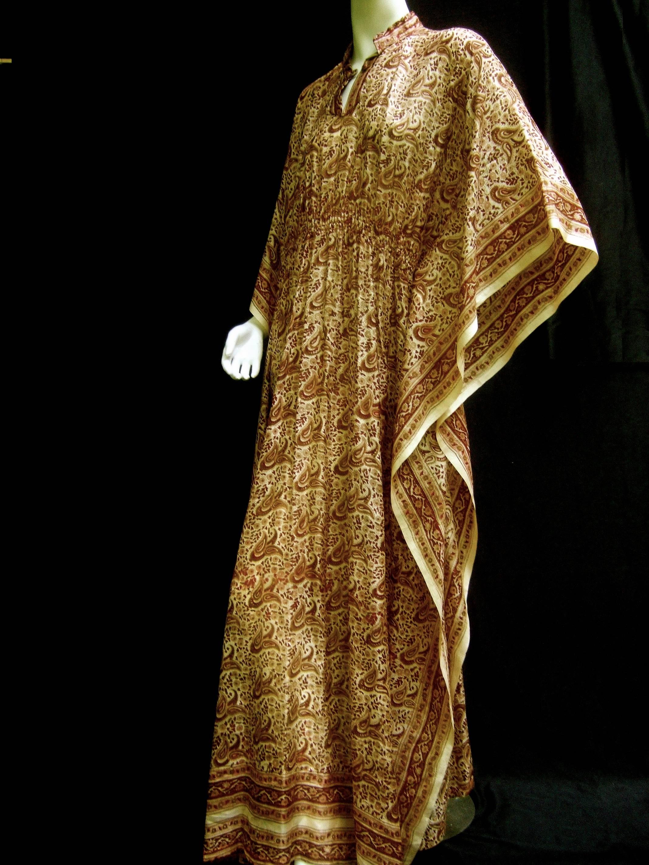 Romantic Indian Silk Caftan. Butterfly Silhouette. 1970's. In Excellent Condition In University City, MO