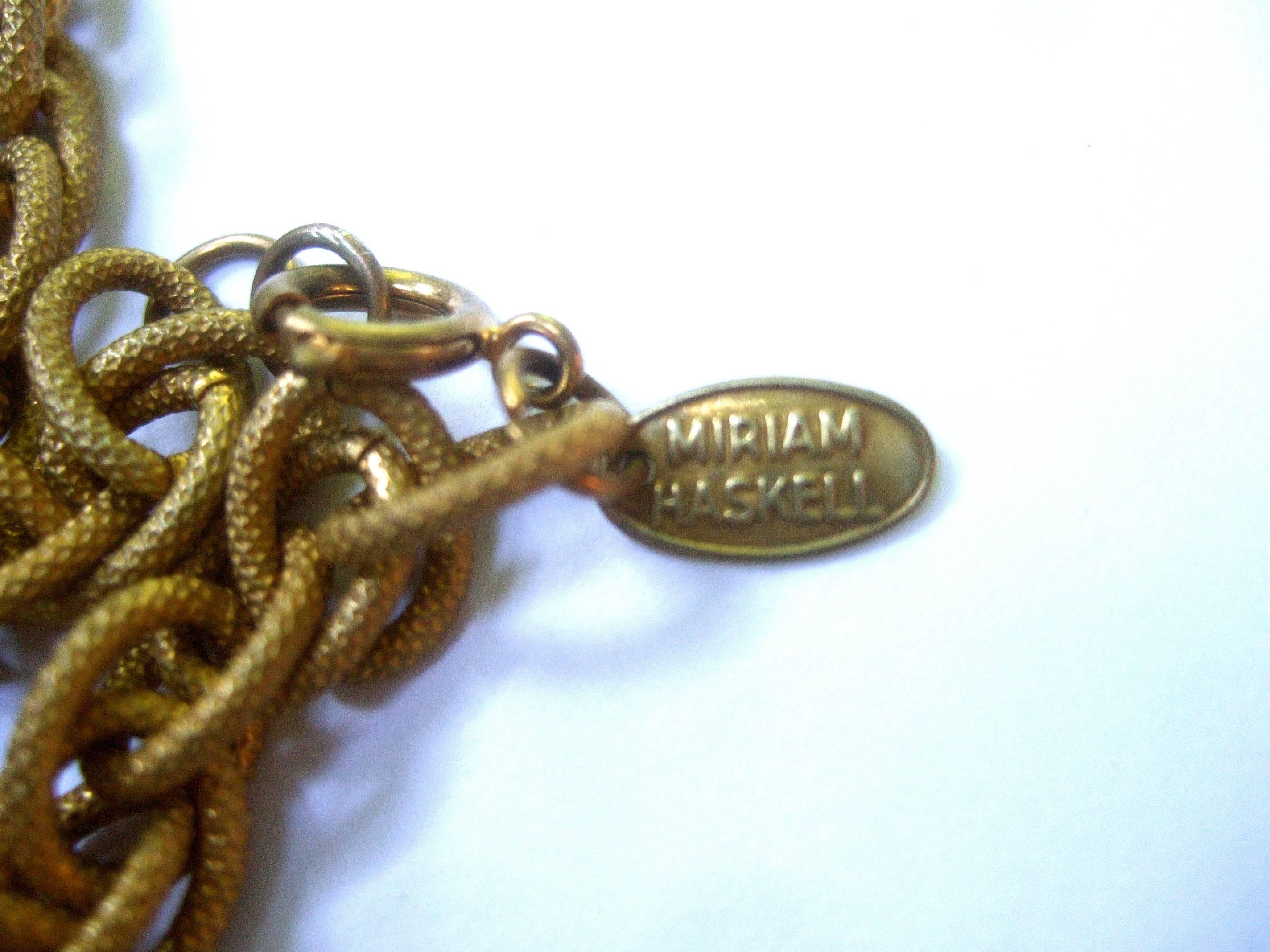 Miriam Haskell, collier pendentif russe en métal doré, c. 1970 en vente 6