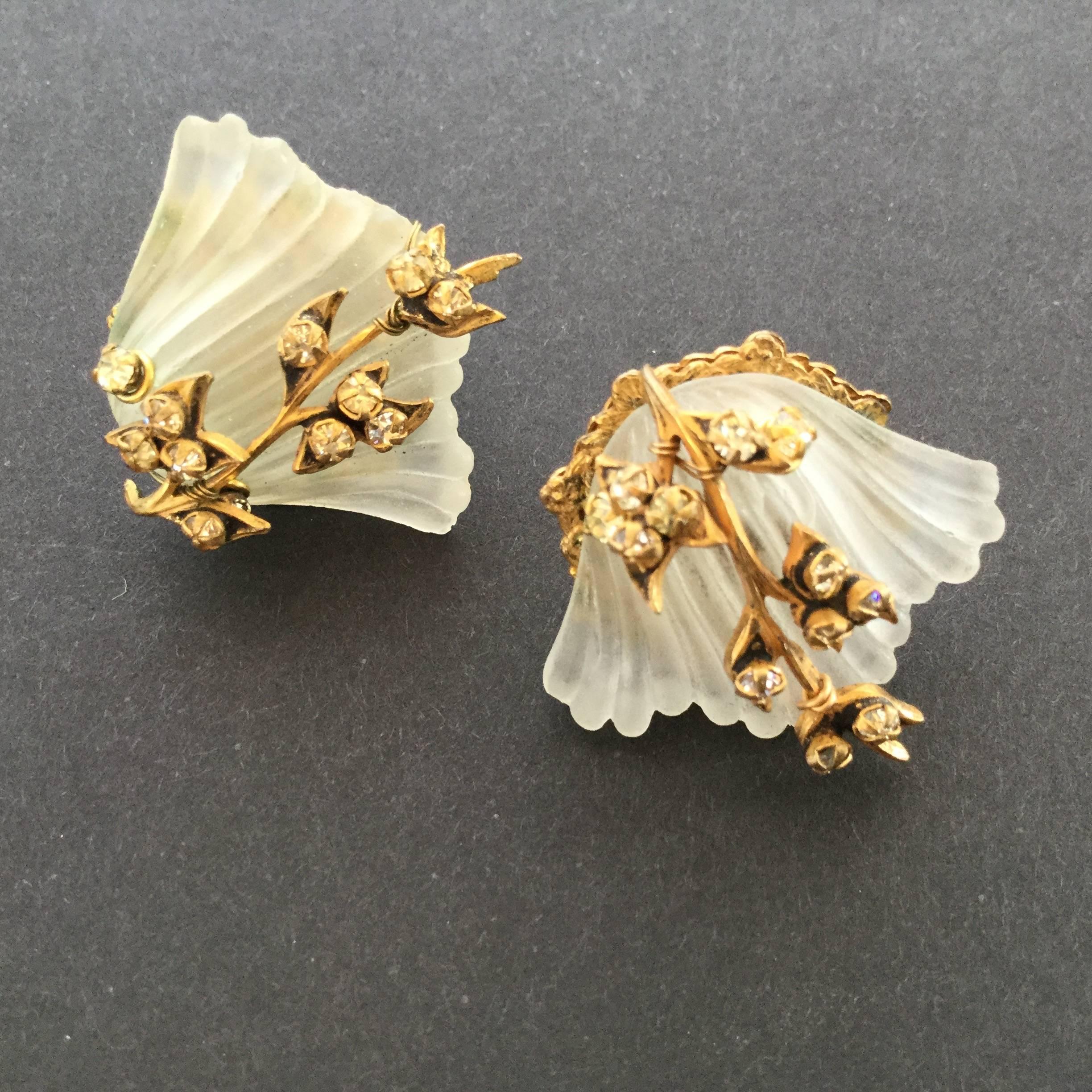 Miriam Haskell Glass Sea Shell Earrings. 1960's. In Excellent Condition In University City, MO