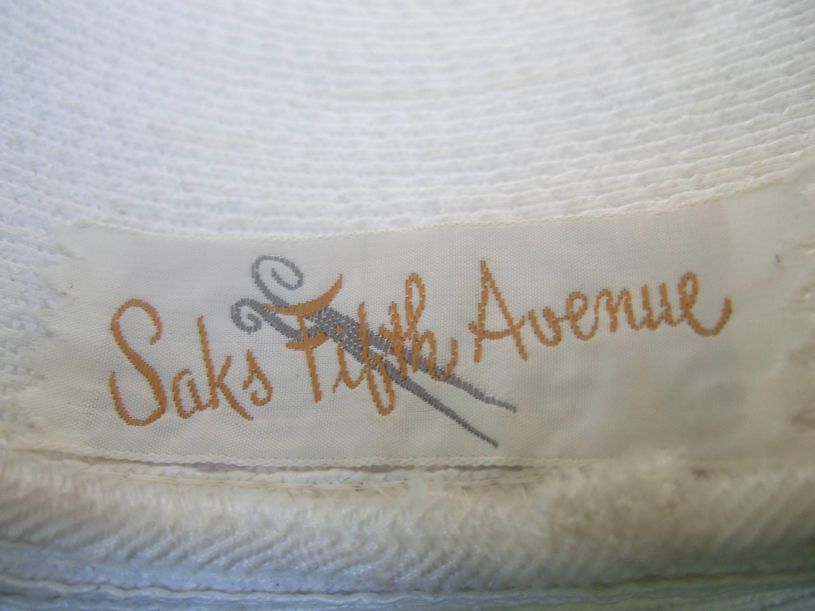 Saks Fifth Avenue Crisp White Raffia Summer Hat c 1970 For Sale 4