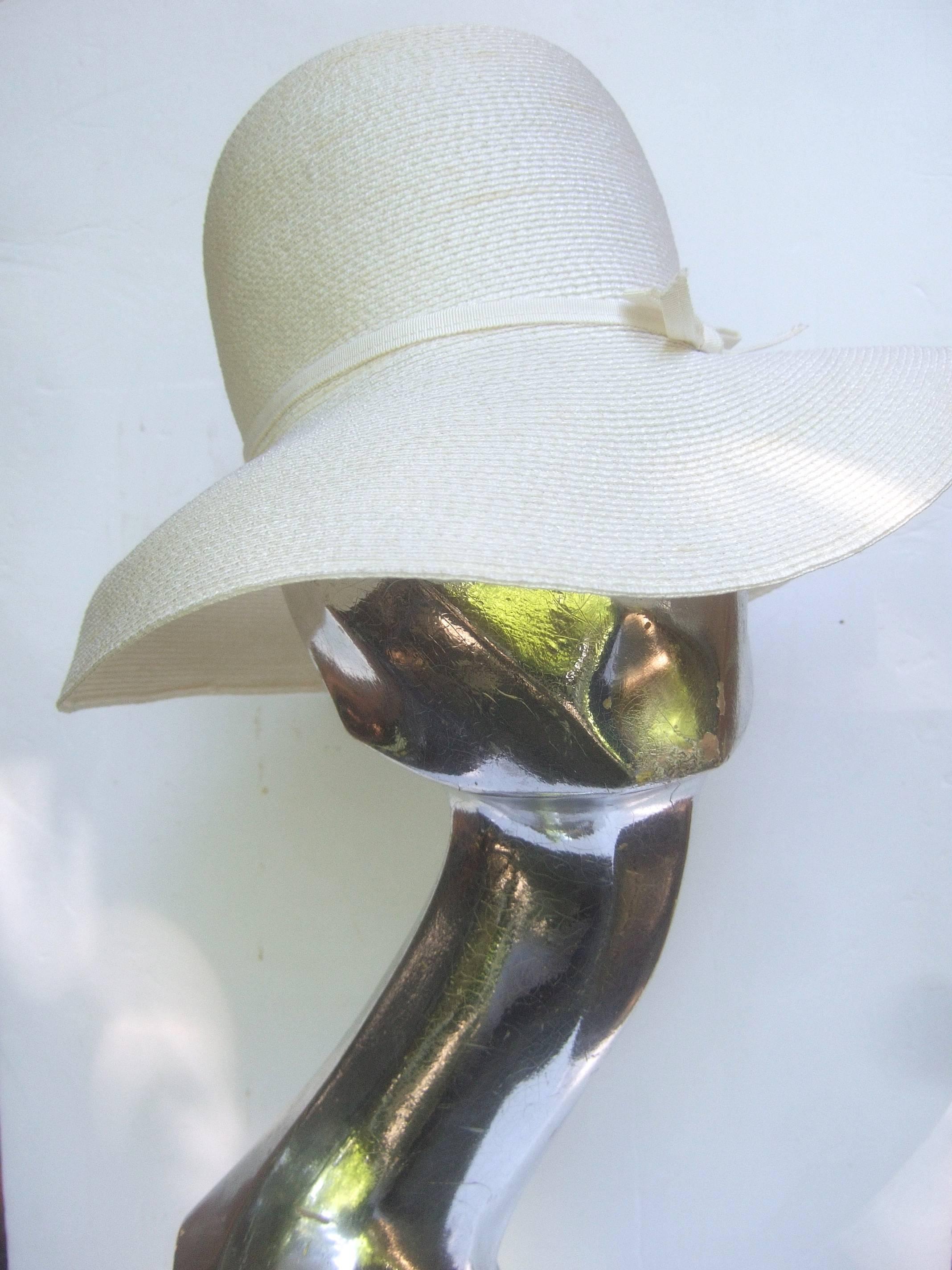 Women's Saks Fifth Avenue Crisp White Raffia Summer Hat c 1970 For Sale