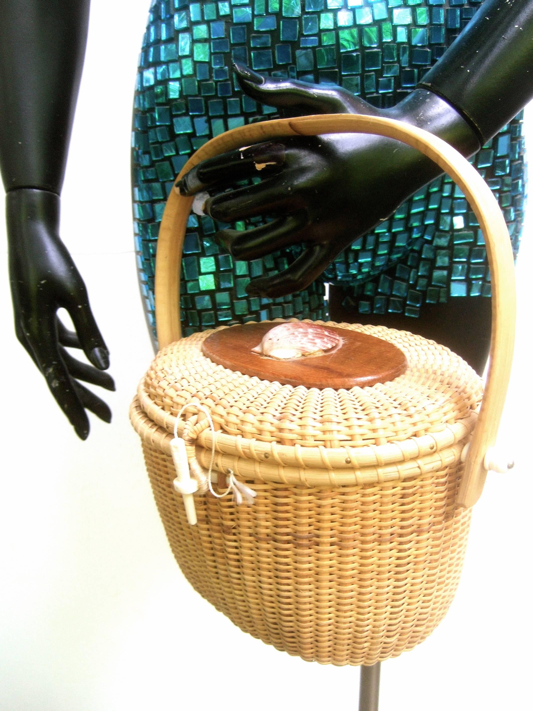 Nantucket Style Woven Wicker Basket Handbag  In Excellent Condition In University City, MO