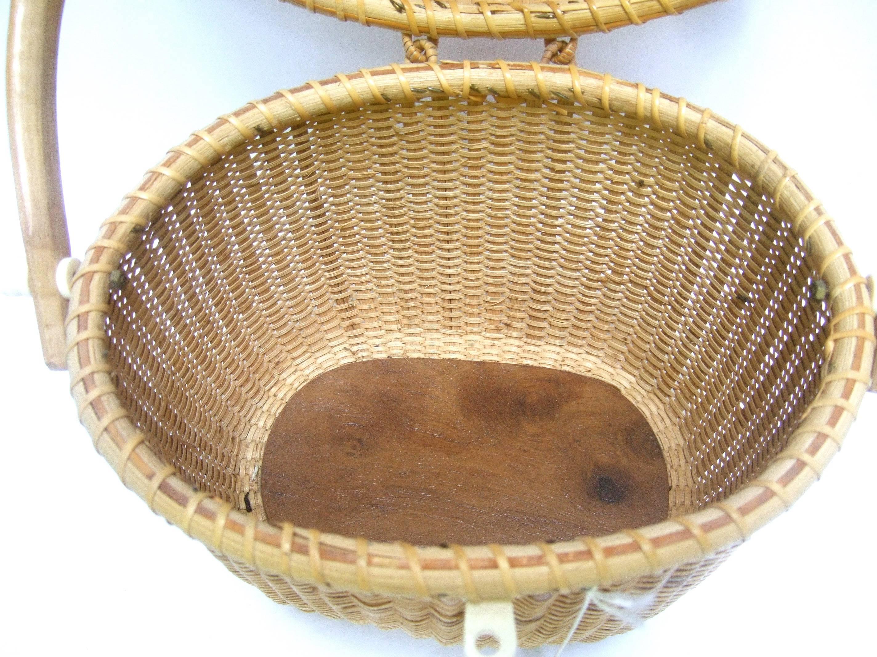 Nantucket Style Woven Wicker Basket Handbag  3