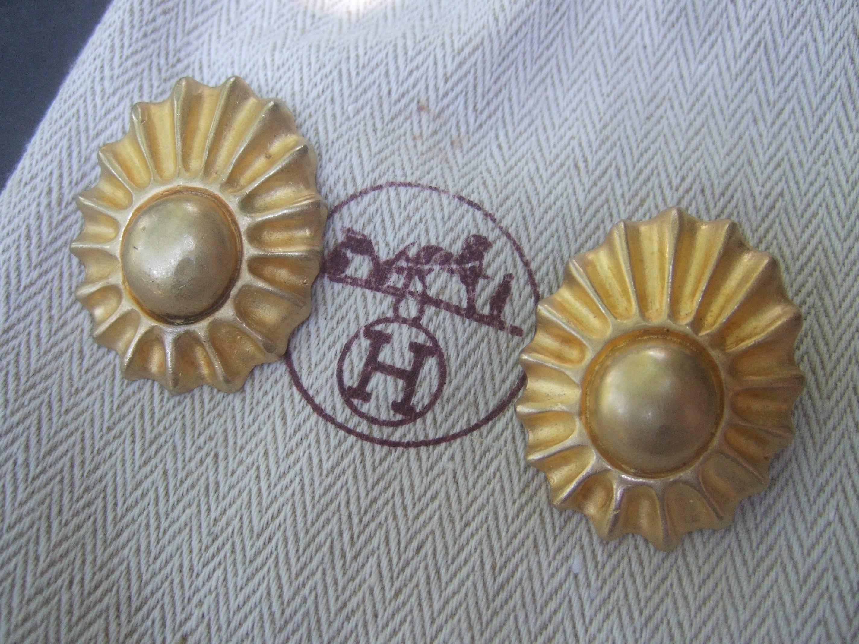 Hermes Paris Gilt Metal Sun Burst Clip on Earrings in Hermes Pouch  In Good Condition In University City, MO