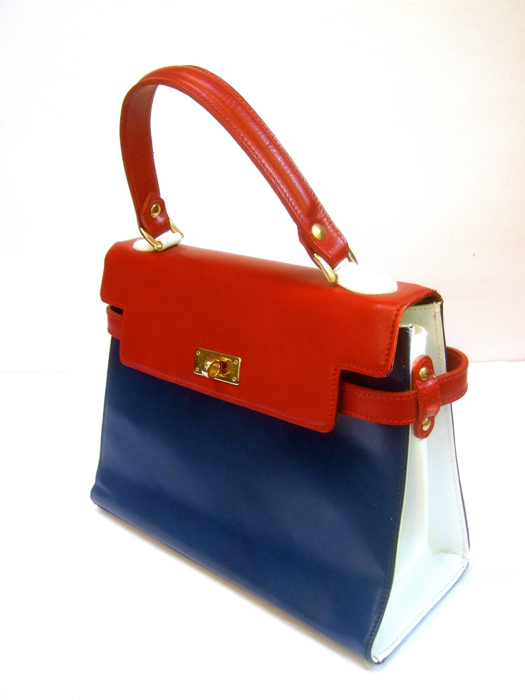 Chic mod Italian leather classic handbag c 1970s In Excellent Condition In University City, MO