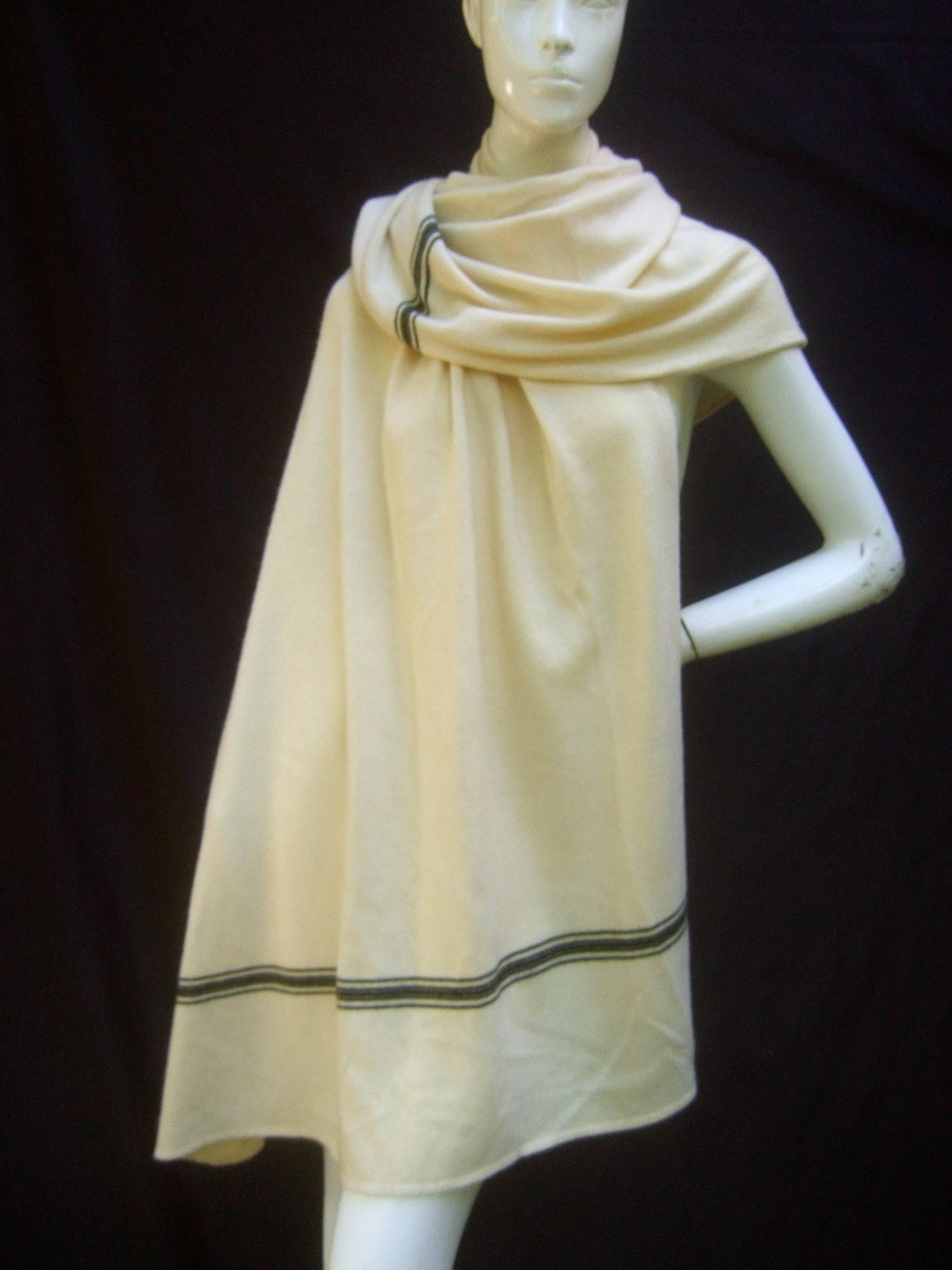 Calvin Klein Luxurious Cashmere Ivory Striped Shawl Wrap c 1970s In Good Condition In University City, MO