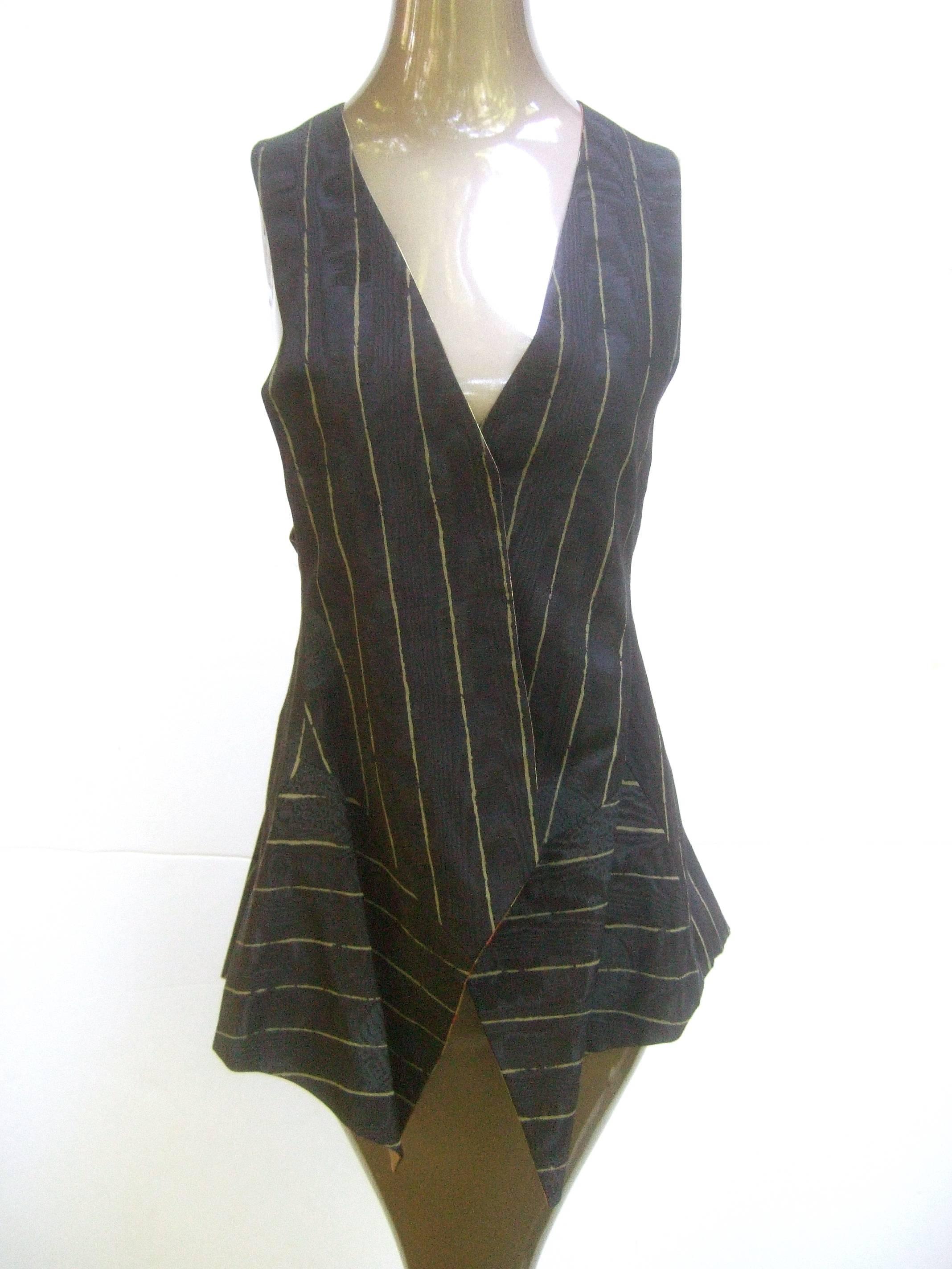 Zandra Rhodes Avant garde black & gold pinstriped vest 
The edgy artisan vest is designed with a pair of dangling 
pearls on the back side

The unique silhouette is designed with triangular pointed 
edges. The interior is lined in gold metallic