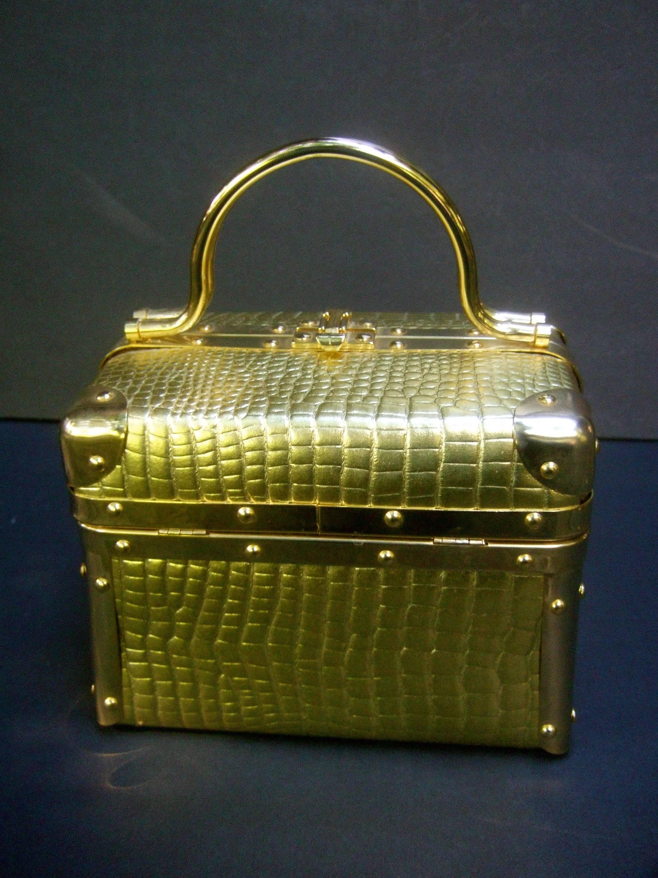 Borsa Bella Italy gold metallic embossed box purse c 1980s
The stylish Italian box purse is covered with luminous
gold embossed vinyl that emulates reptile skin 

Designed with a pair of gilt metal swivel handles 
Framed with sleek gilt metal trim.