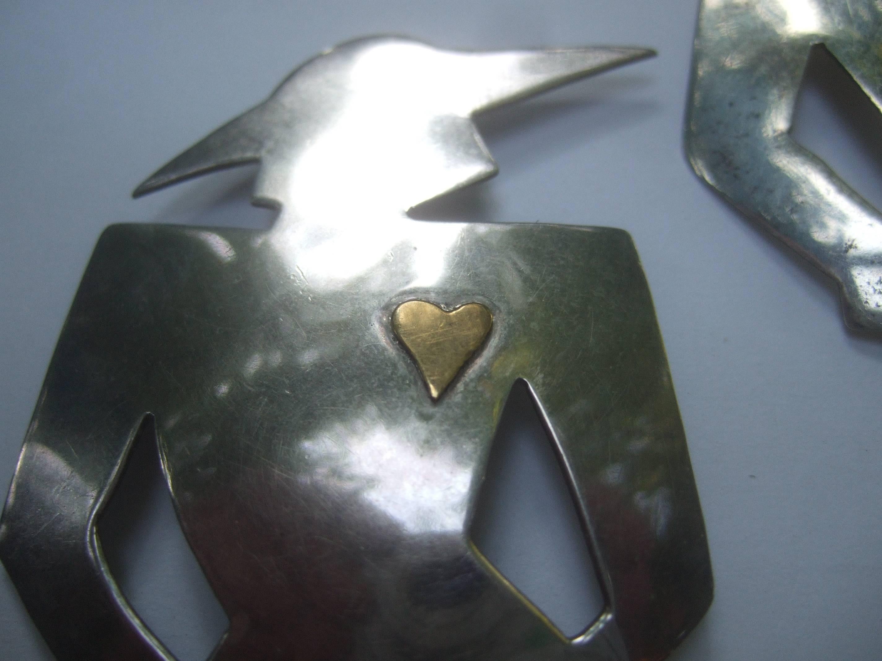 Paire unique de broches figuratives en argent sterling représentant des femmes, c. 1980 en vente 1