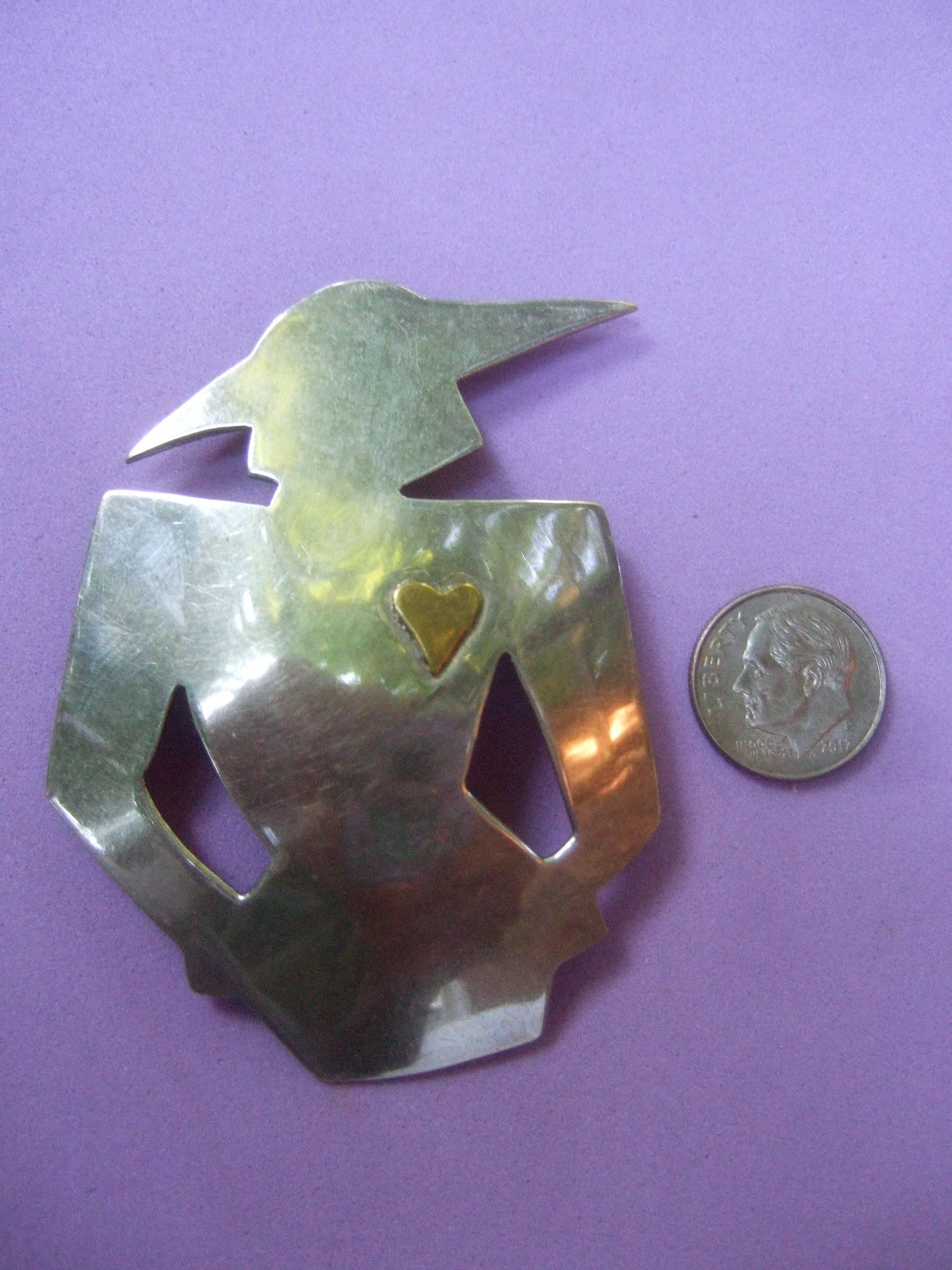Paire unique de broches figuratives en argent sterling représentant des femmes, c. 1980 en vente 3