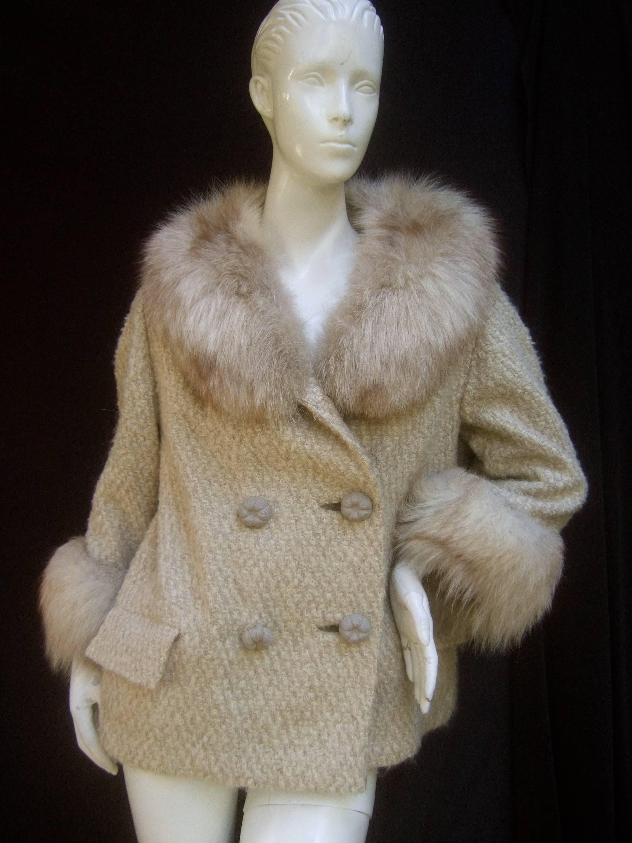 Neiman Marcus fox trim ivory boucle wool knit jacket c 1970s
The stylish retro jacket is designed with a voluminous 
dramatic fluffy fox fur collar and cuffs 

The chunky wool knit fabric is a ivory / oatmeal color
Buttons with a set of large scale