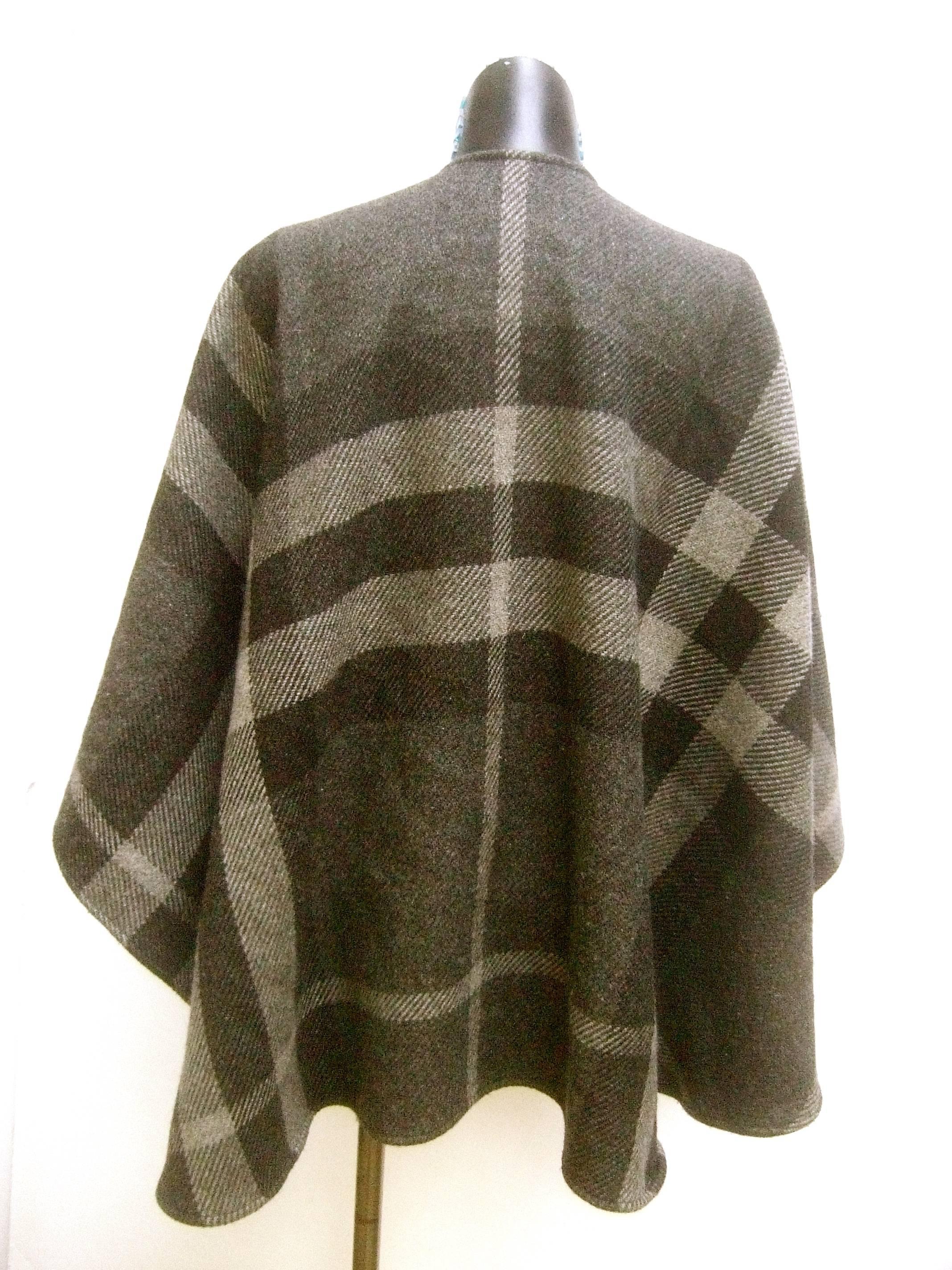 Women's Burberry Stylish Gray Plaid Wool Shawl Wrap 