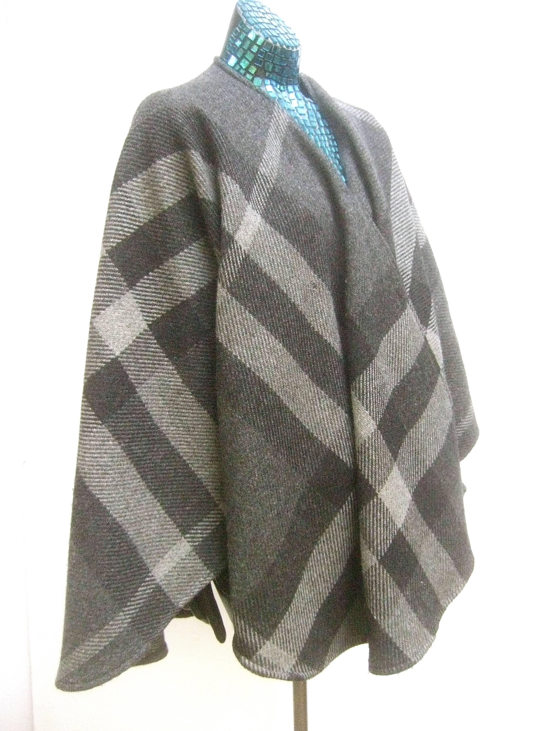 Burberry Stylish Gray Plaid Wool Shawl Wrap  In Good Condition In University City, MO