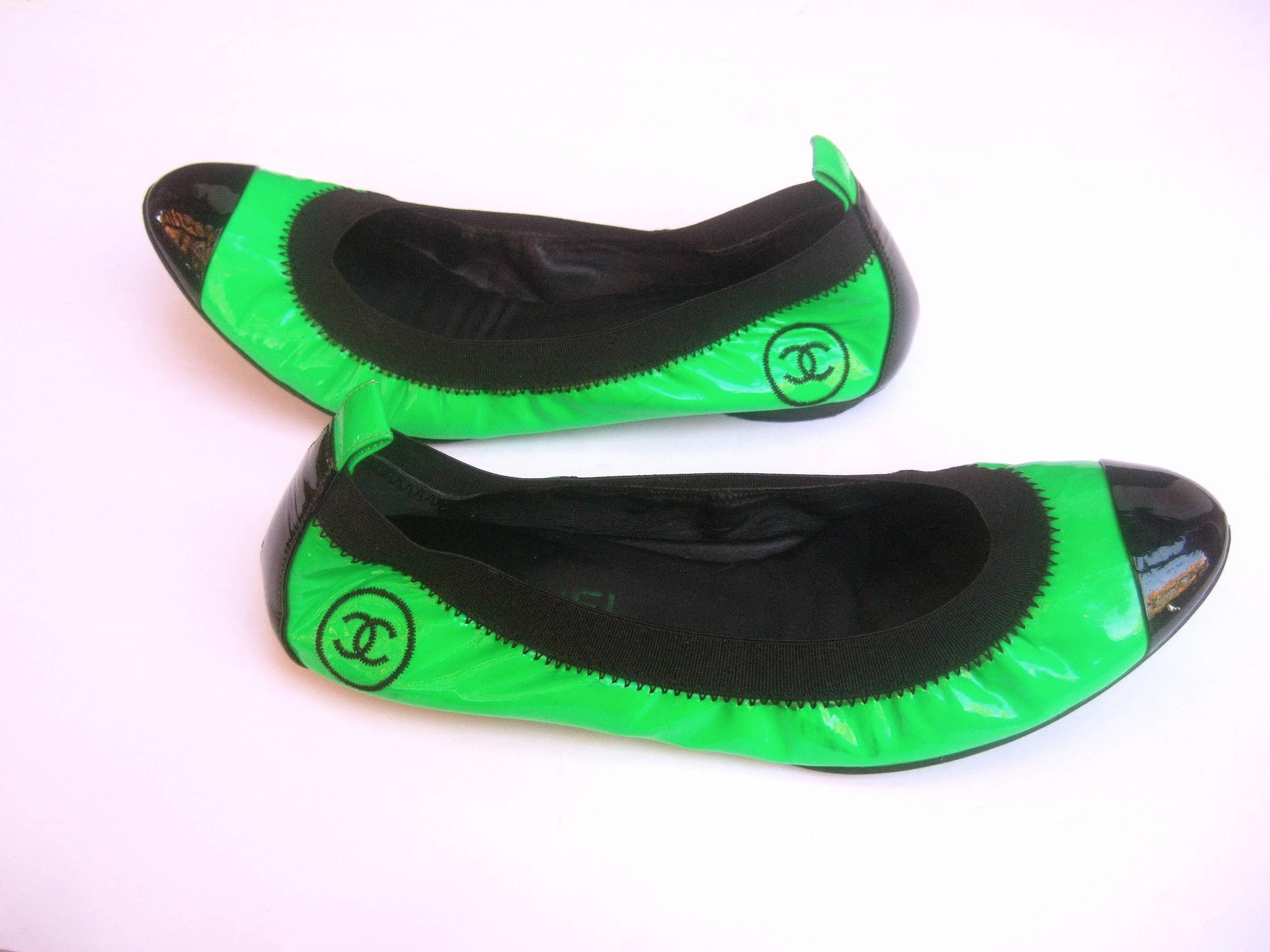 Chanel Italian Patent Leather Skimmer Flats, Size 37  In Good Condition In University City, MO