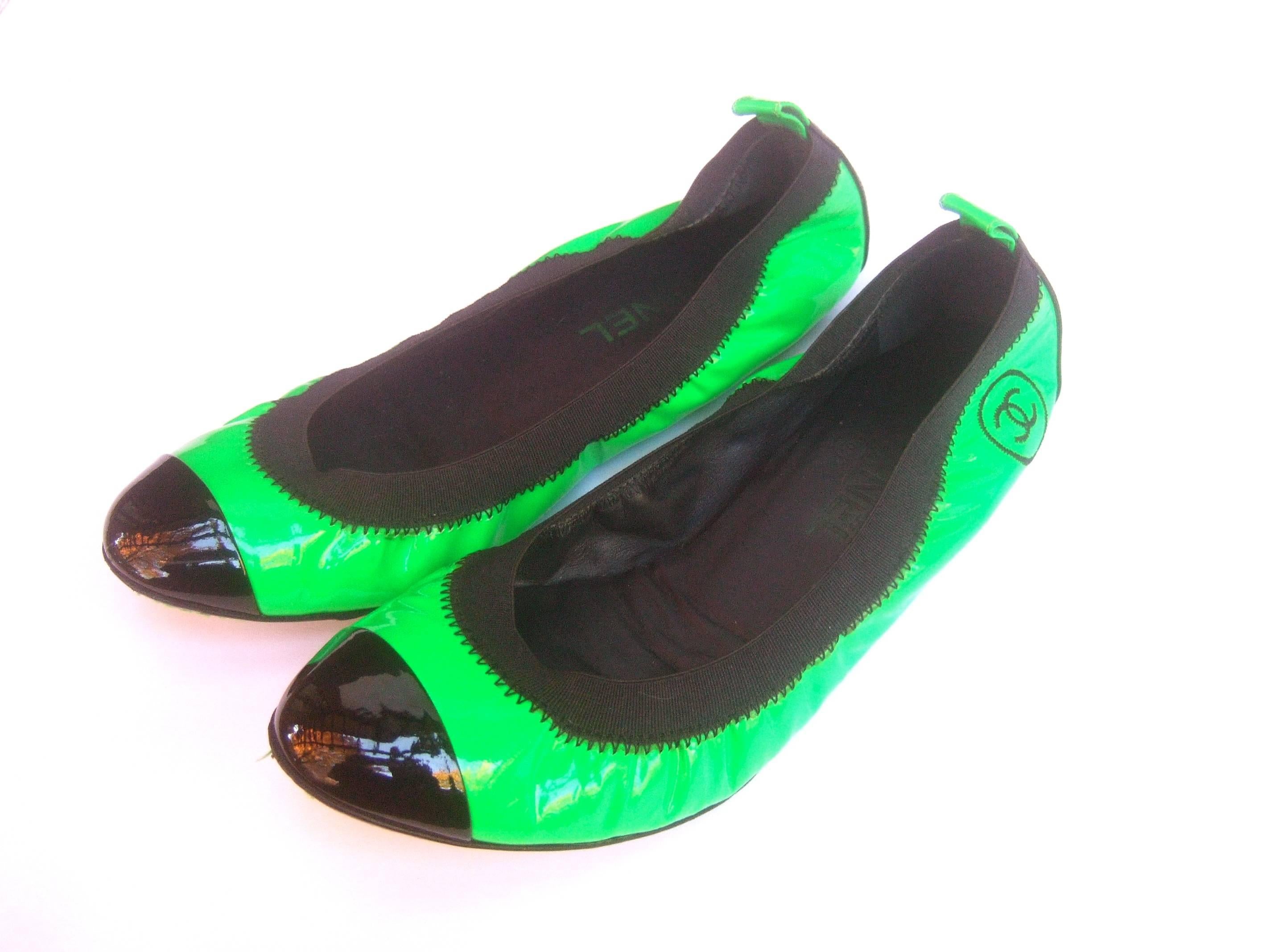 Chanel Italian Patent Leather Skimmer Flats, Size 37  2