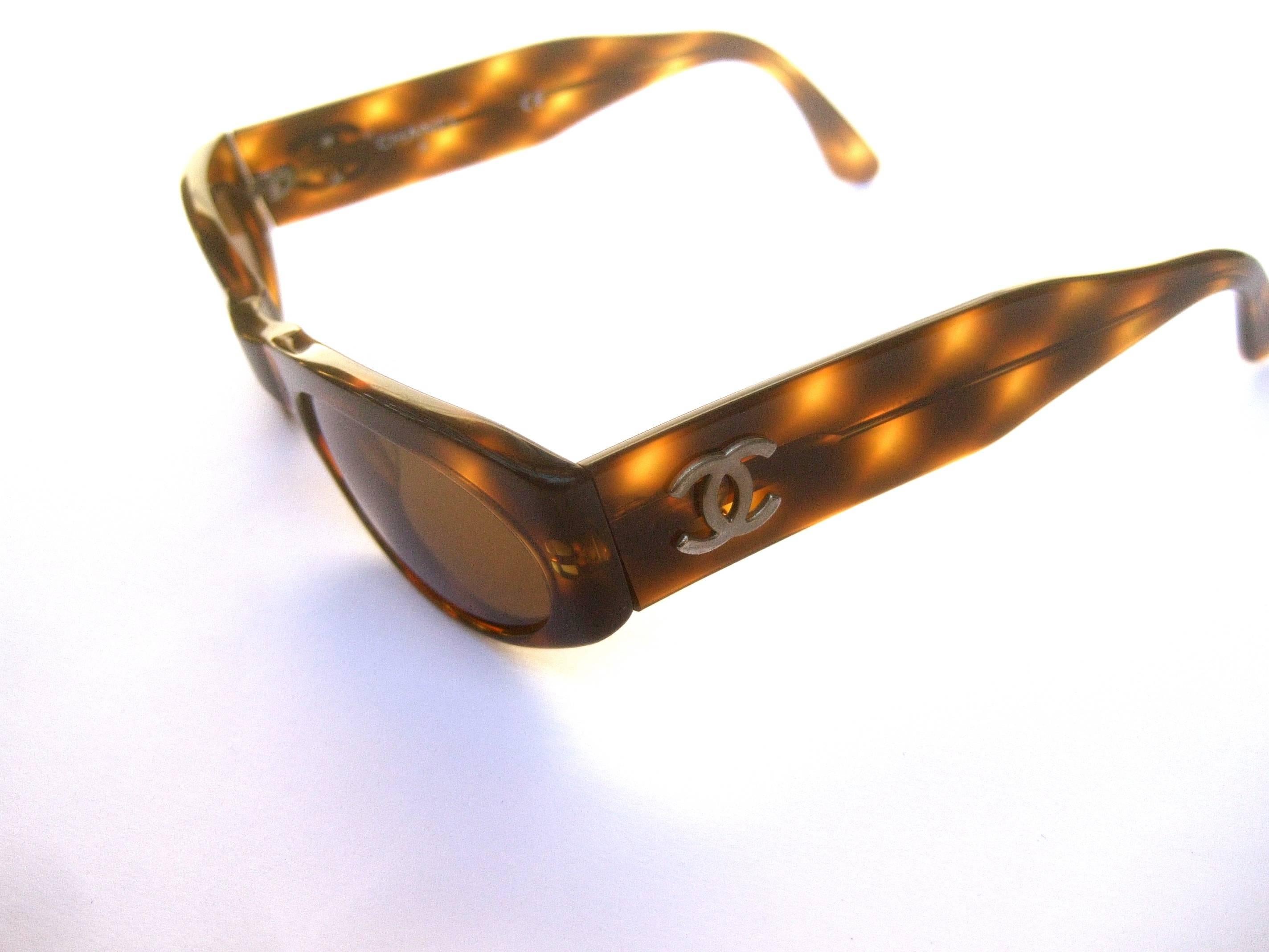 Women's Chanel Italian Tortoise Shell Lucite Sunglasses in Chanel Case
