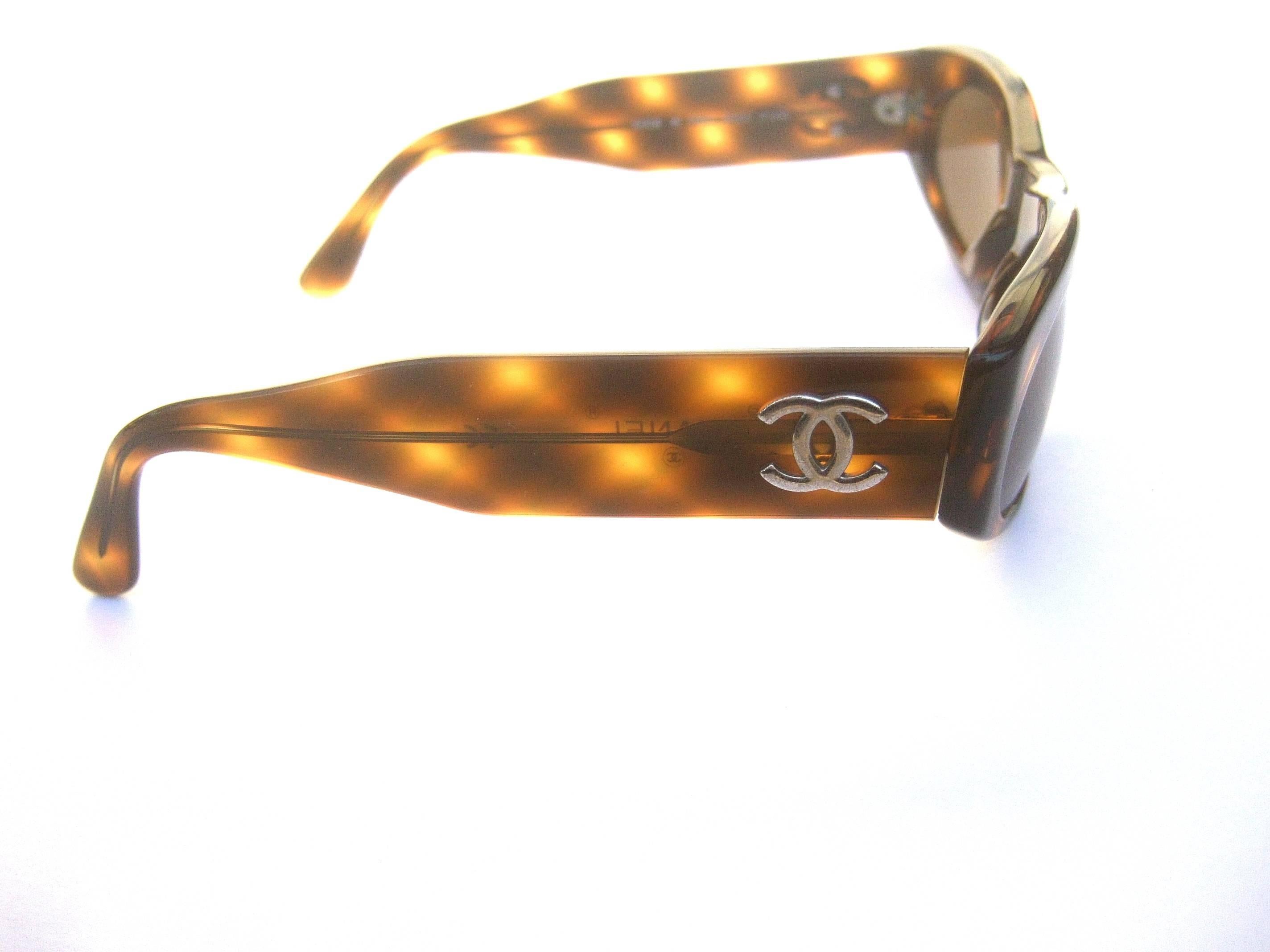 Chanel Italian Tortoise Shell Lucite Sunglasses in Chanel Case 3