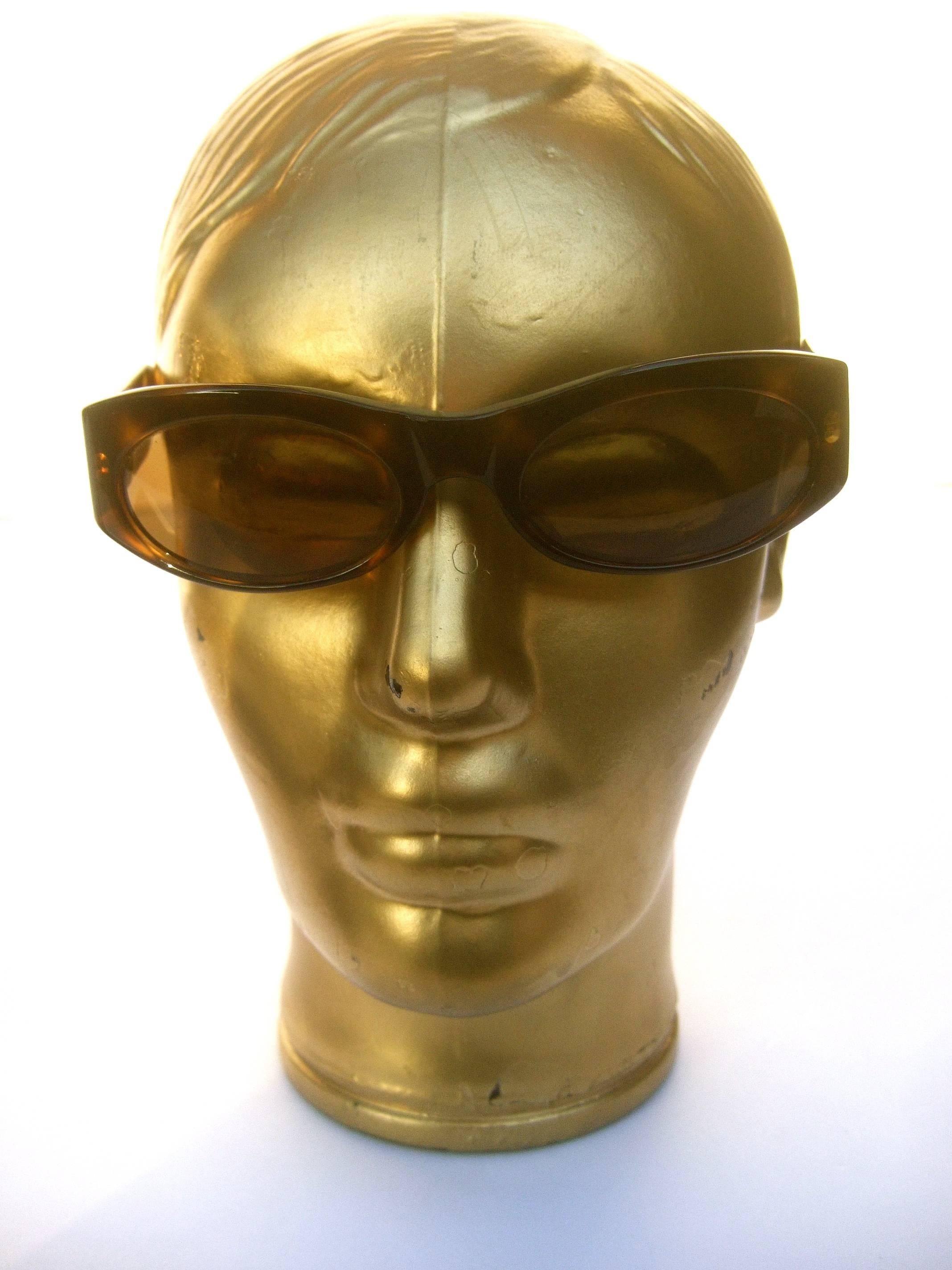 Chanel Italian Tortoise Shell Lucite Sunglasses in Chanel Case 4