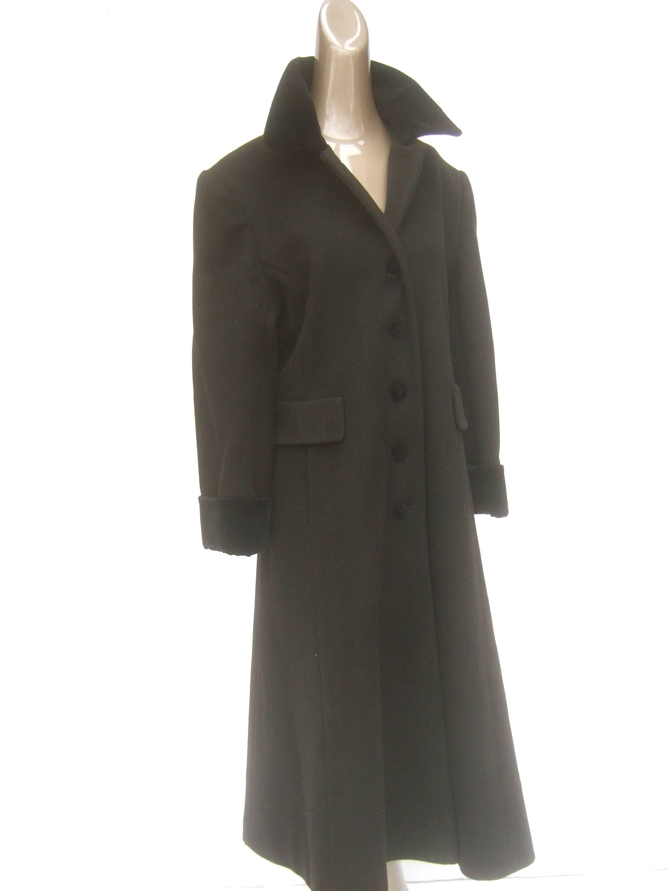 Halston H Black Wool Velvet Trim Coat, circa 1990s In Good Condition In University City, MO