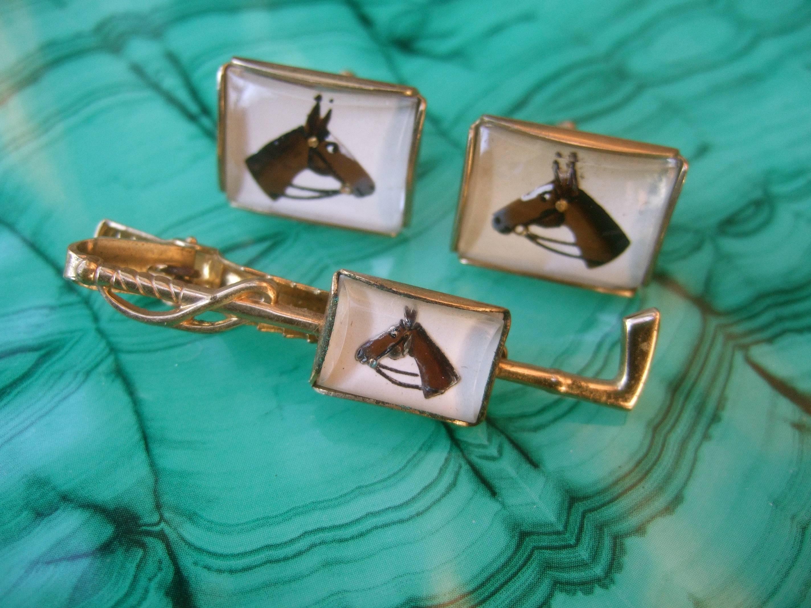 1950s Glass Equine Tie Bar & Cuff Links Set  In Good Condition For Sale In University City, MO