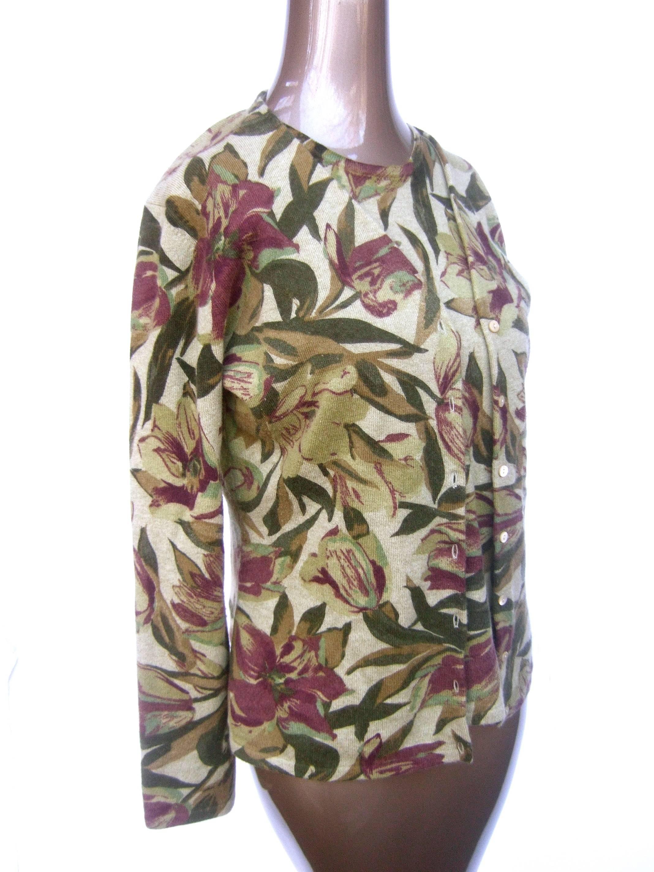 Neiman Marcus Cashmere Foliage Cardigan Twin Set Size L  In Good Condition In University City, MO